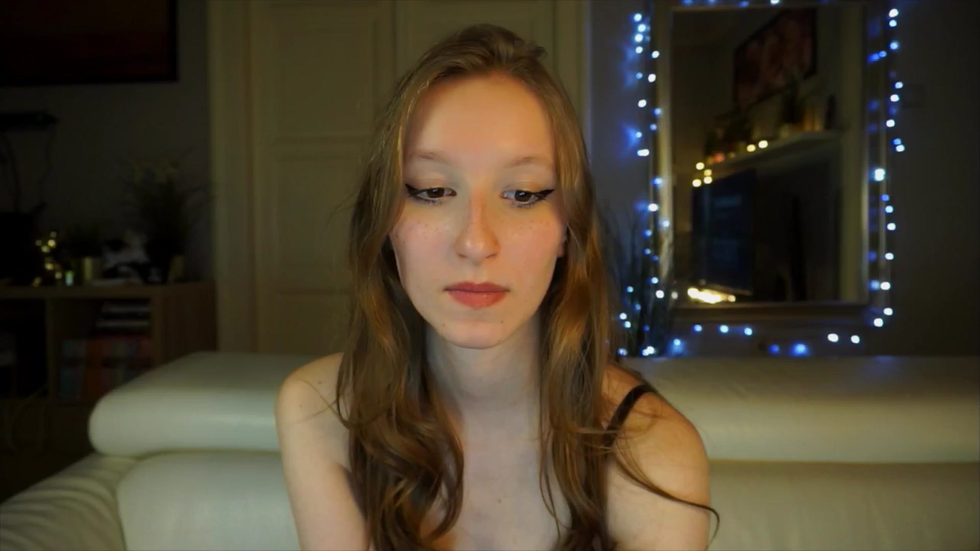 Gallery image thumbnail from Sw33t_g1rl's myfreecams stream on, 03/29/2026, 19:13 image 17 of 20