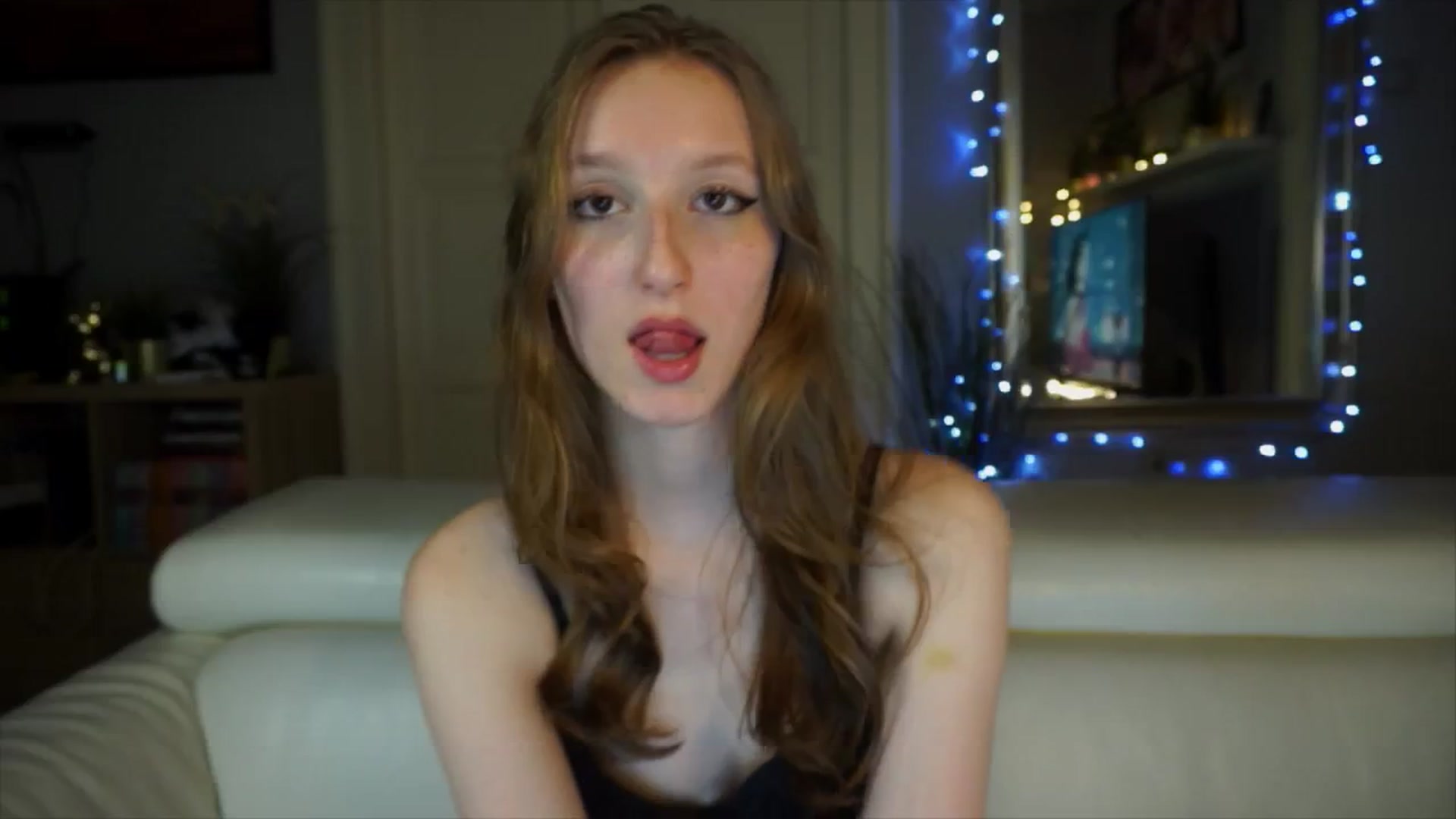 Gallery image thumbnail from Sw33t_g1rl's myfreecams stream on, 03/29/2026, 20:27 image 6 of 20
