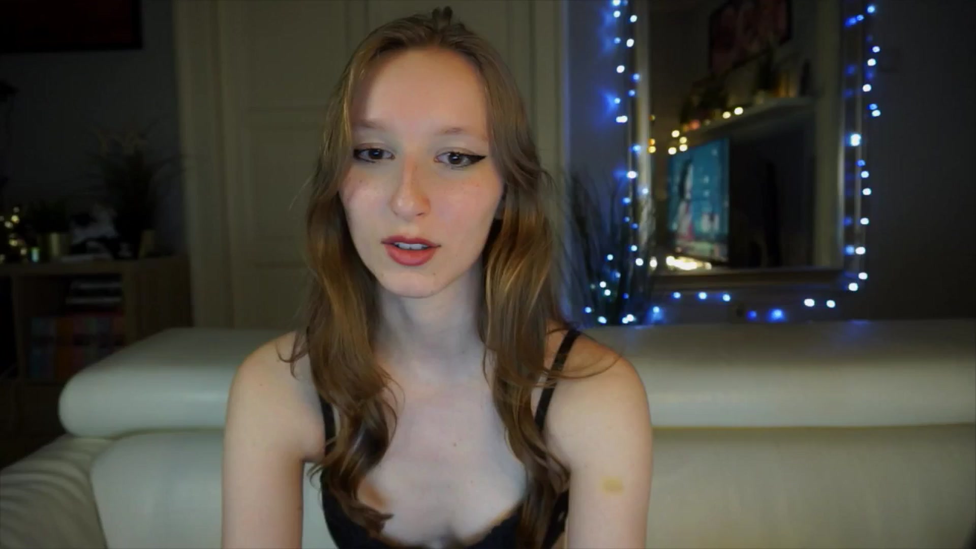 Gallery image thumbnail from Sw33t_g1rl's myfreecams stream on, 03/29/2026, 20:27 image 12 of 20