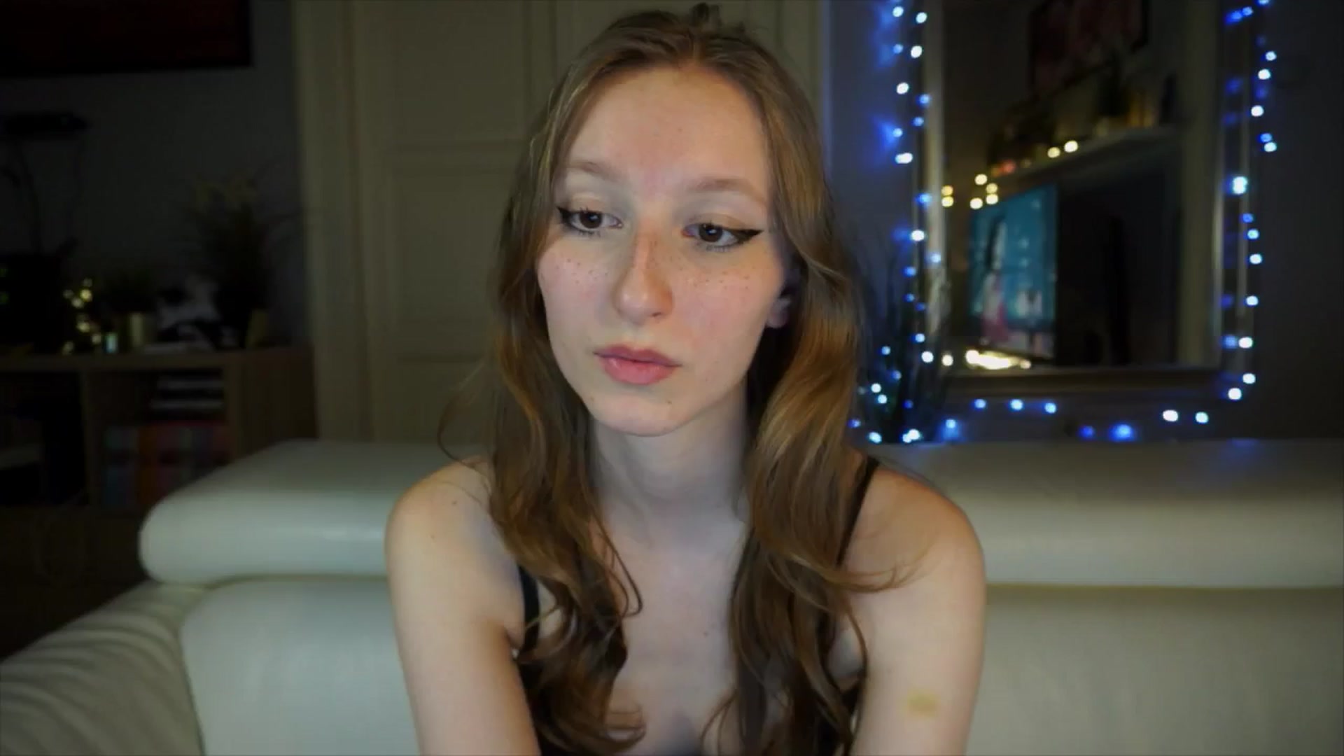 Gallery image thumbnail from Sw33t_g1rl's myfreecams stream on, 03/29/2026, 20:27 image 3 of 20