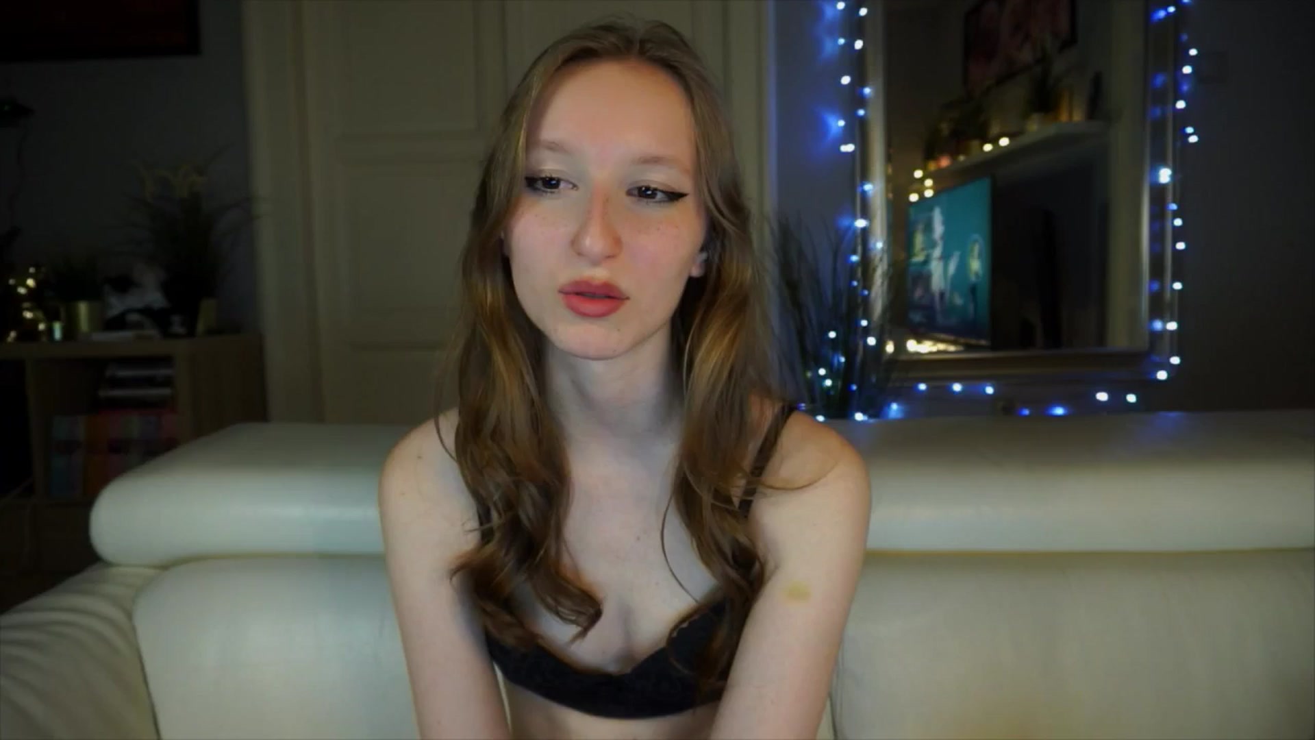 Gallery image thumbnail from Sw33t_g1rl's myfreecams stream on, 03/29/2026, 20:27 image 17 of 20