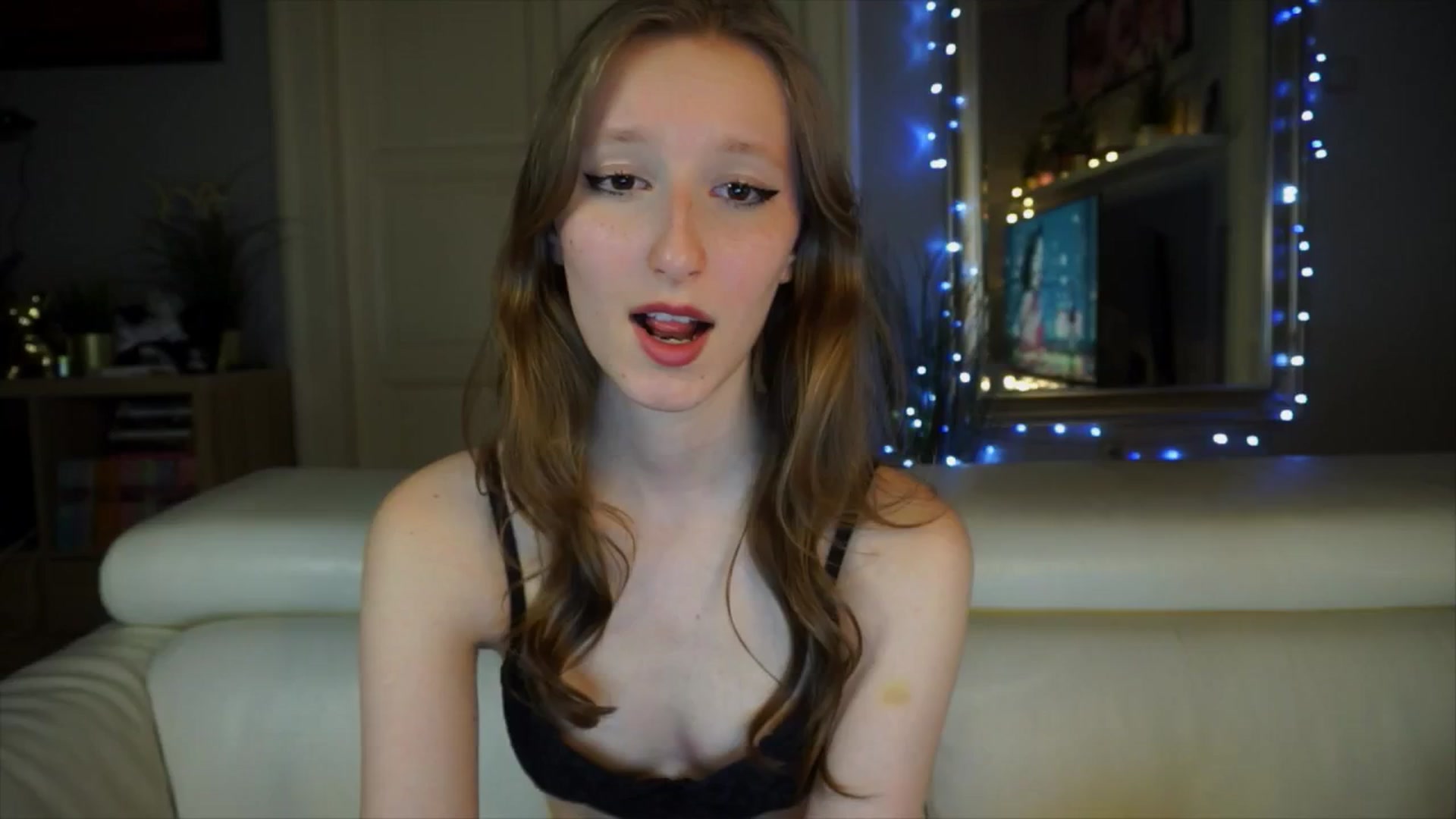 Gallery image thumbnail from Sw33t_g1rl's myfreecams stream on, 03/29/2026, 20:27 image 15 of 20