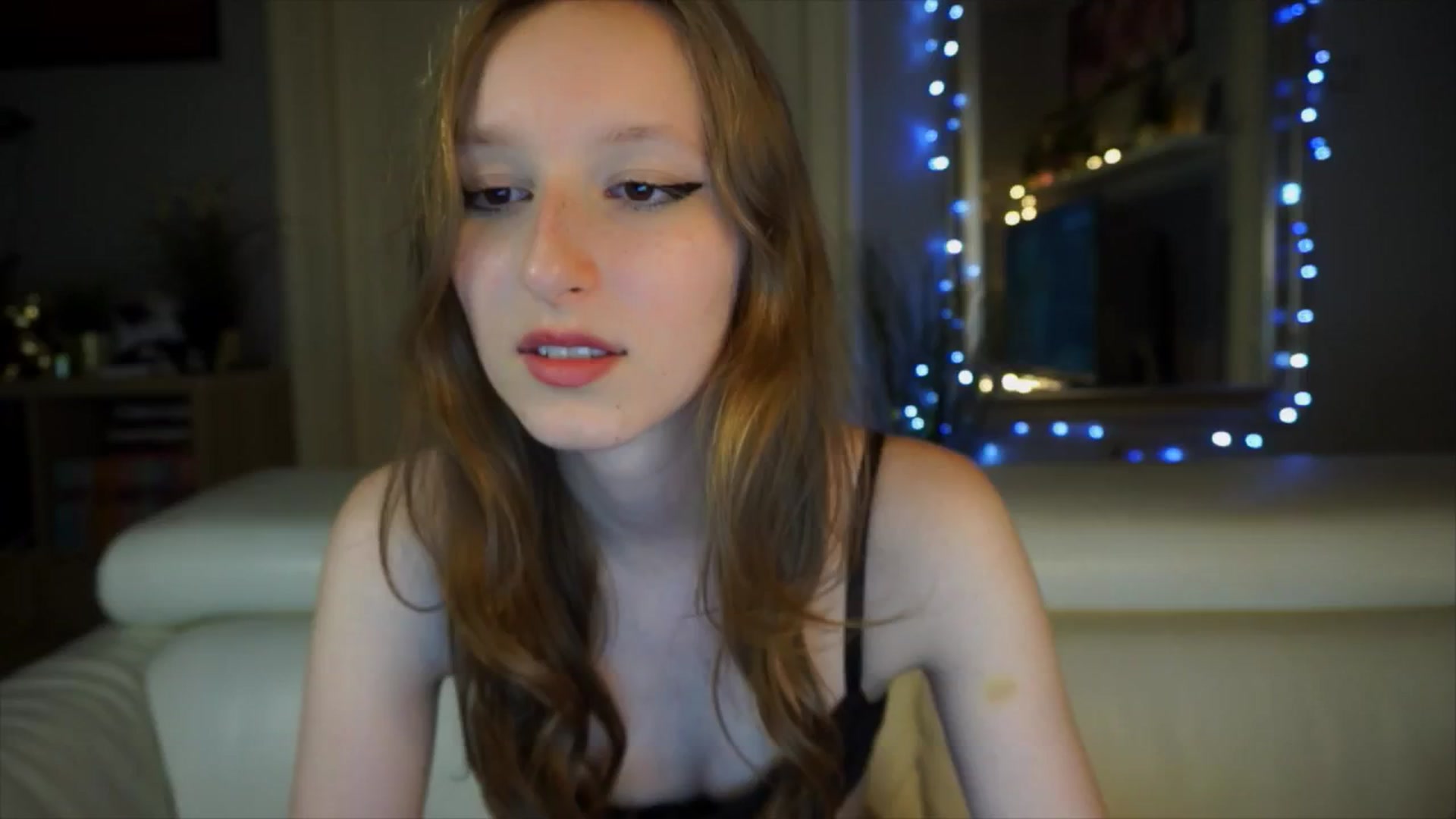 Gallery image thumbnail from Sw33t_g1rl's myfreecams stream on, 03/29/2026, 20:27 image 20 of 20