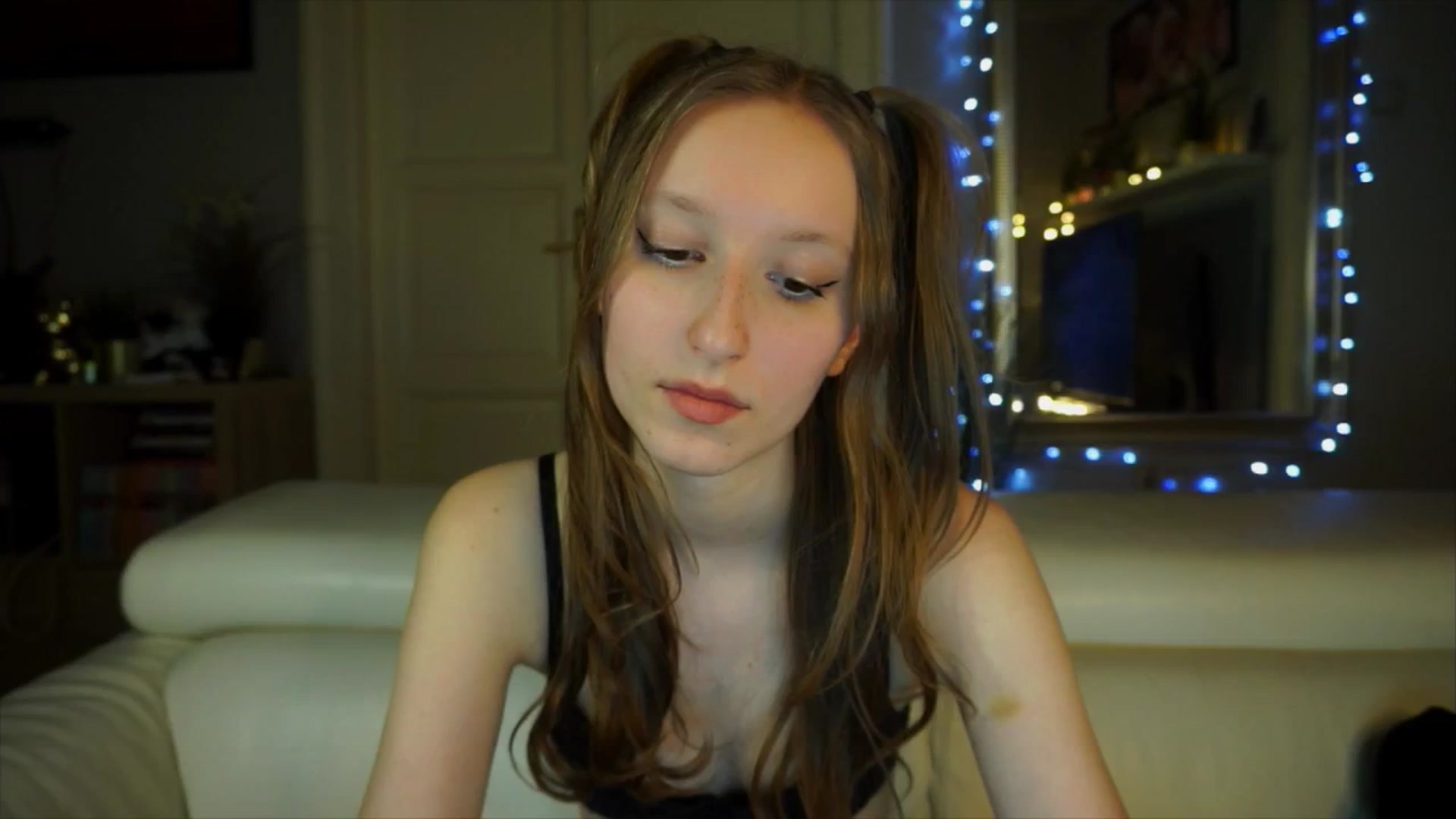 Gallery image thumbnail from Sw33t_g1rl's myfreecams stream on, 03/30/2026, 20:06 image 16 of 20