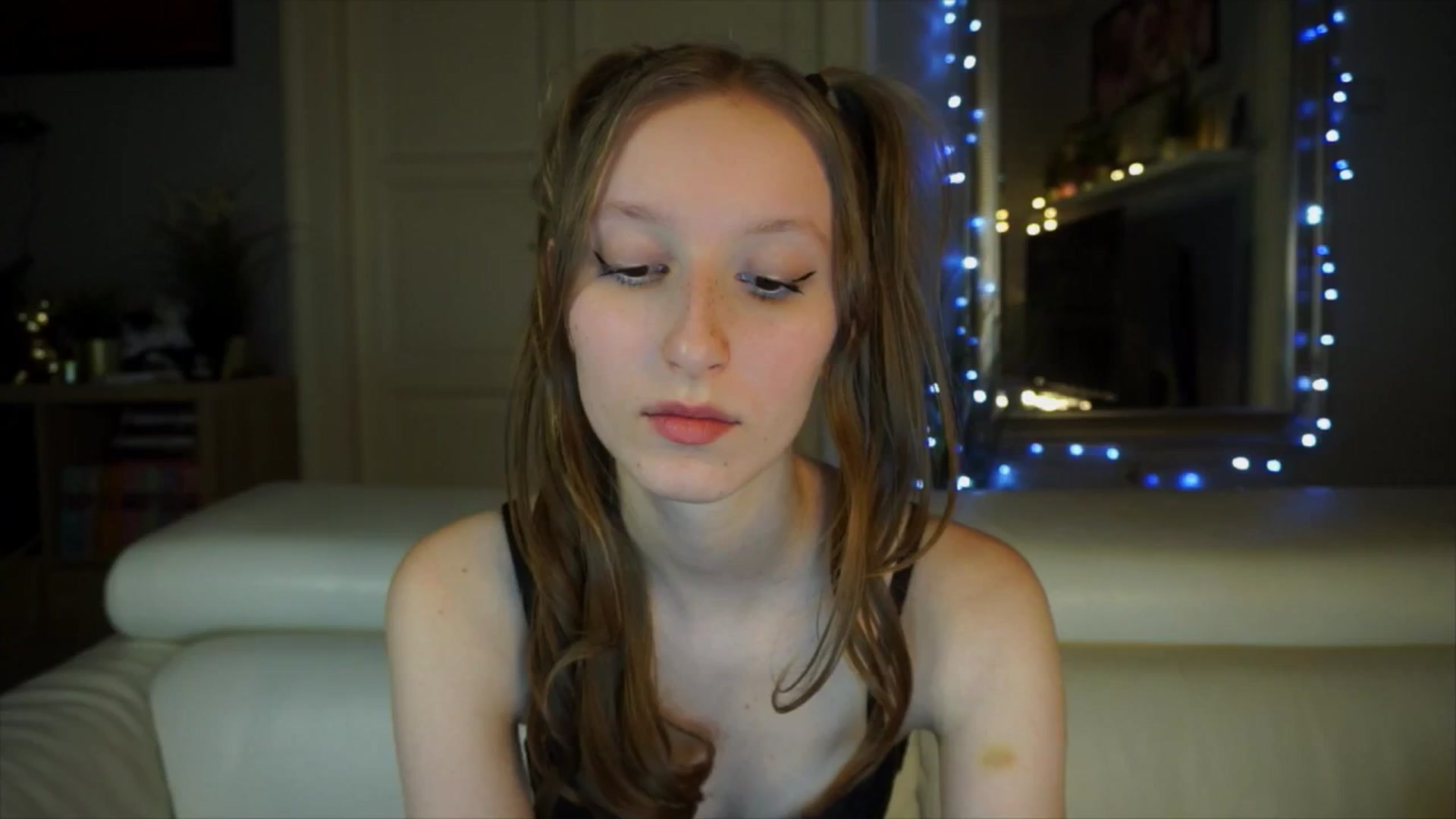 Gallery image thumbnail from Sw33t_g1rl's myfreecams stream on, 03/30/2026, 20:06 image 19 of 20