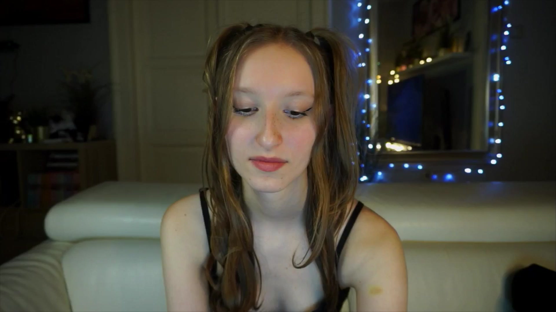 Gallery image thumbnail from Sw33t_g1rl's myfreecams stream on, 03/30/2026, 20:06 image 11 of 20