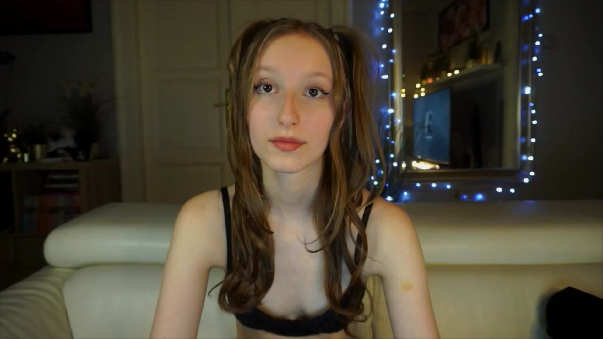 Gallery image thumbnail from Sw33t_g1rl's myfreecams stream on, 03/30/2026, 20:06 image 9 of 20