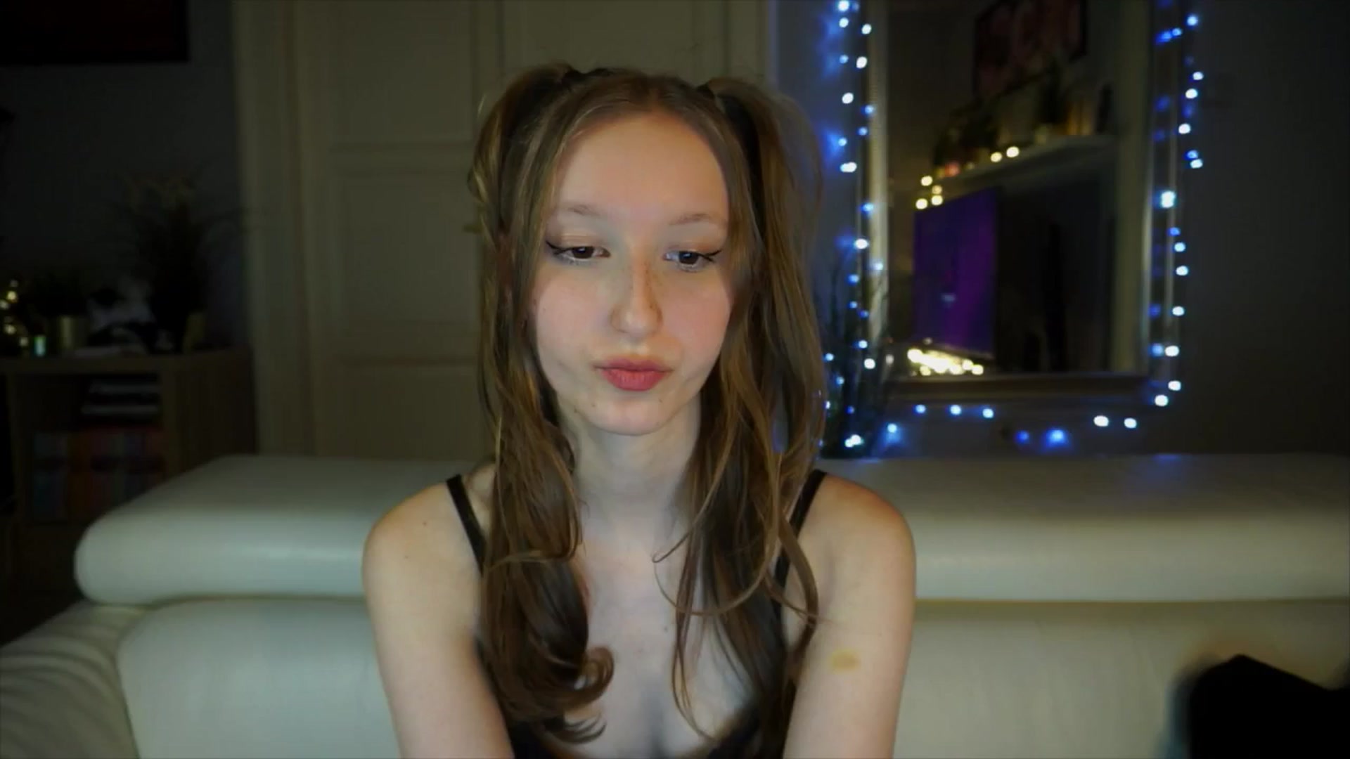 Gallery image thumbnail from Sw33t_g1rl's myfreecams stream on, 03/30/2026, 20:06 image 10 of 20