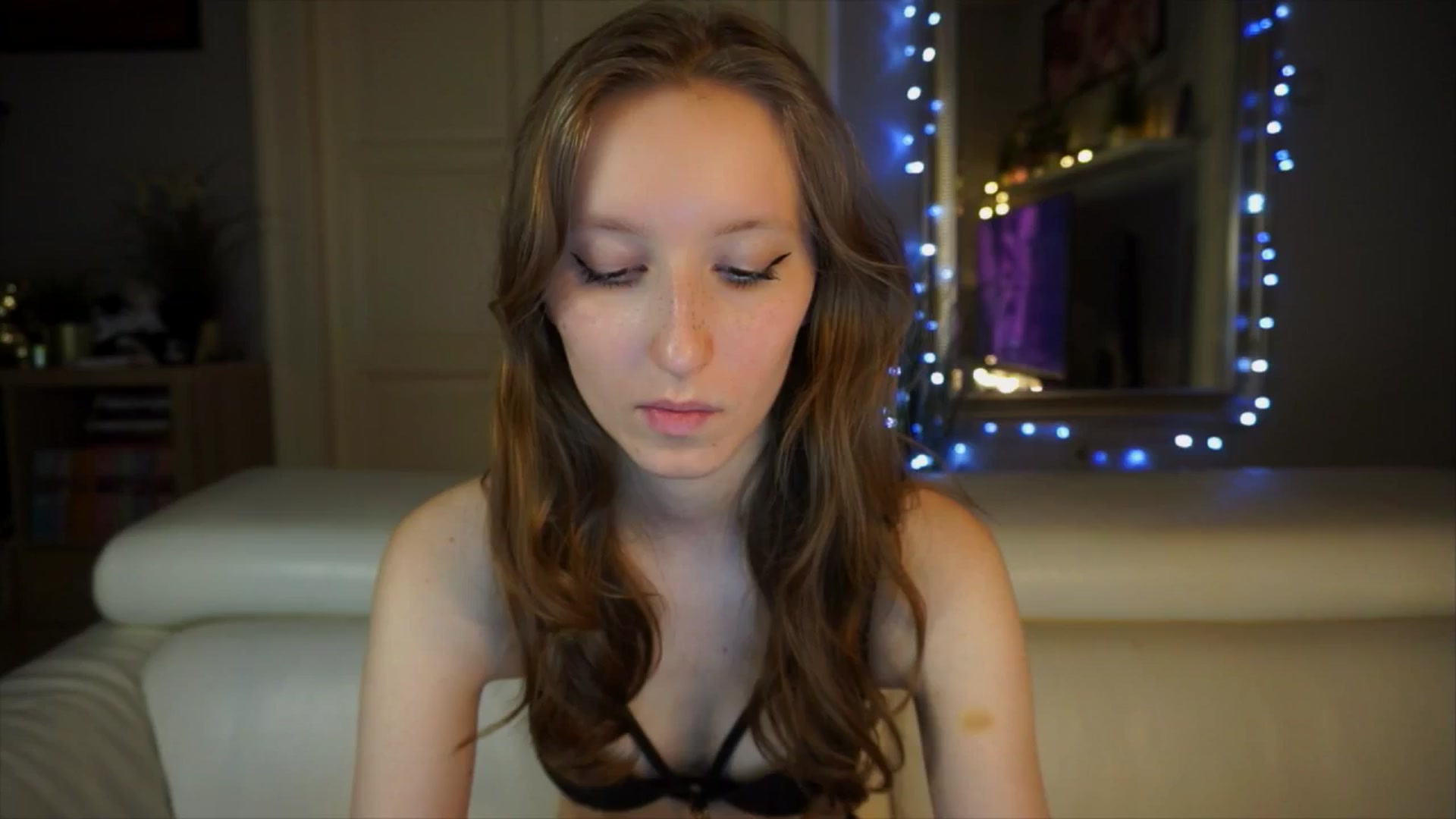 Gallery image thumbnail from Sw33t_g1rl's myfreecams stream on, 03/31/2026, 18:03 image 6 of 20