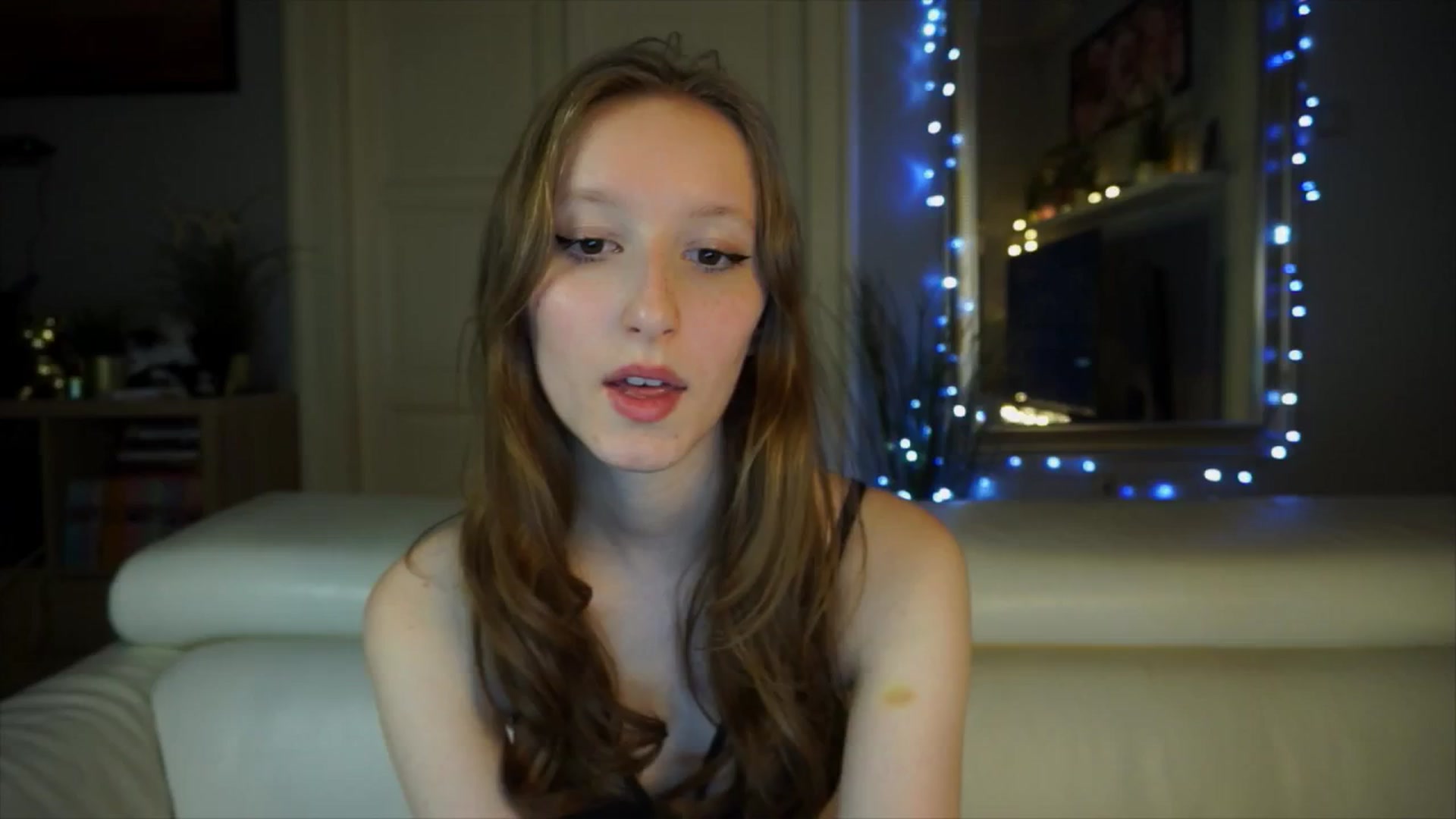 Gallery image thumbnail from Sw33t_g1rl's myfreecams stream on, 03/31/2026, 18:03 image 19 of 20
