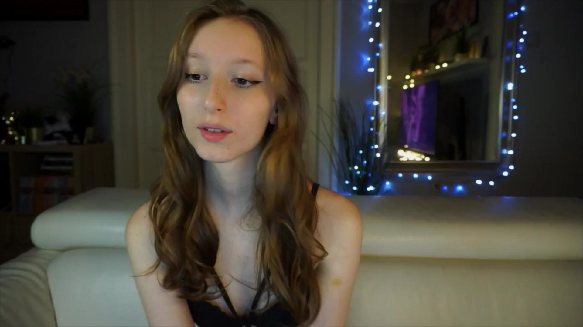 Gallery image thumbnail from Sw33t_g1rl's myfreecams stream on, 03/31/2026, 18:03 image 1 of 20