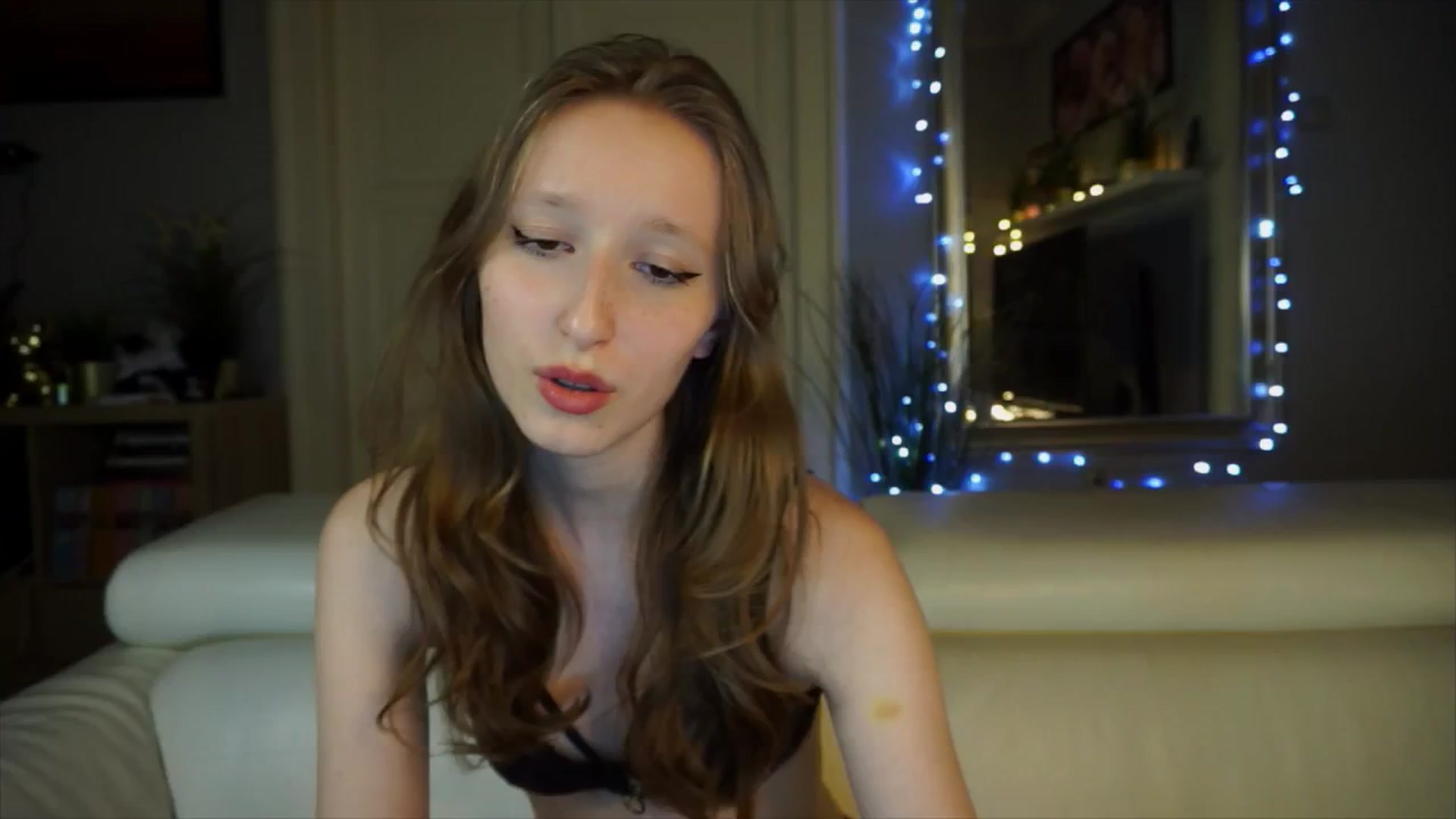 Gallery image thumbnail from Sw33t_g1rl's myfreecams stream on, 03/31/2026, 20:43 image 15 of 20