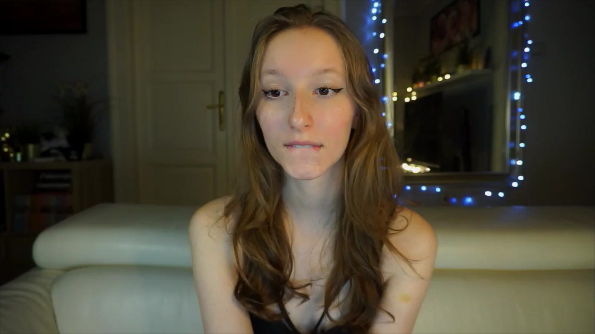 Gallery image thumbnail from Sw33t_g1rl's myfreecams stream on, 04/01/2026, 08:39 image 4 of 20