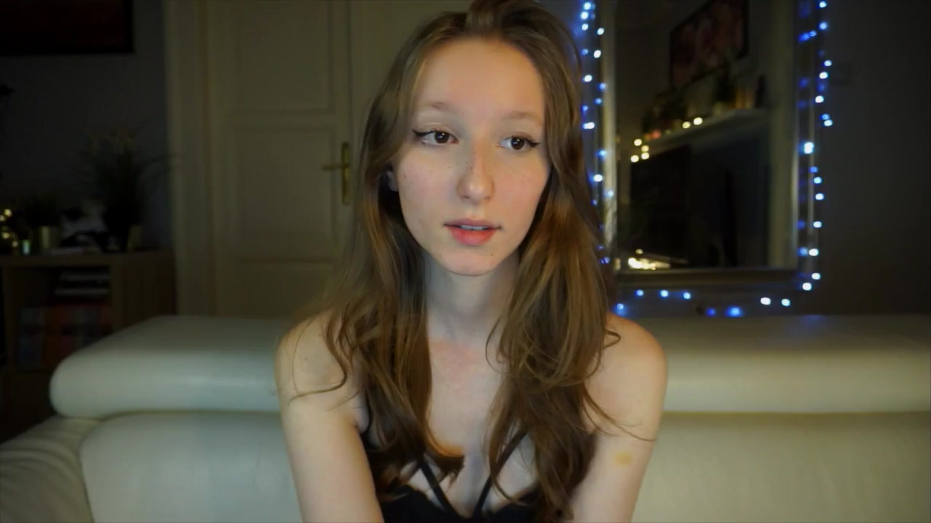 Gallery image thumbnail from Sw33t_g1rl's myfreecams stream on, 04/01/2026, 08:39 image 6 of 20