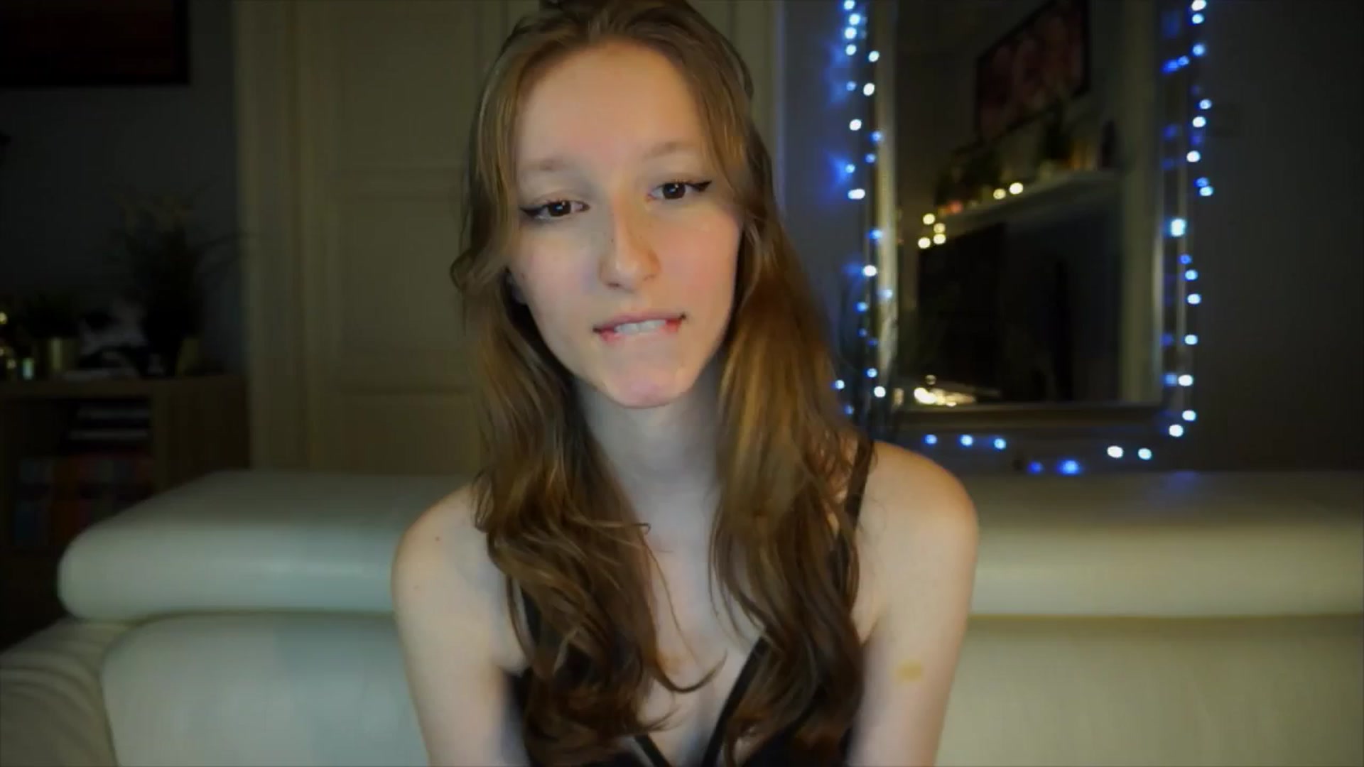 Gallery image thumbnail from Sw33t_g1rl's myfreecams stream on, 04/01/2026, 08:39 image 17 of 20
