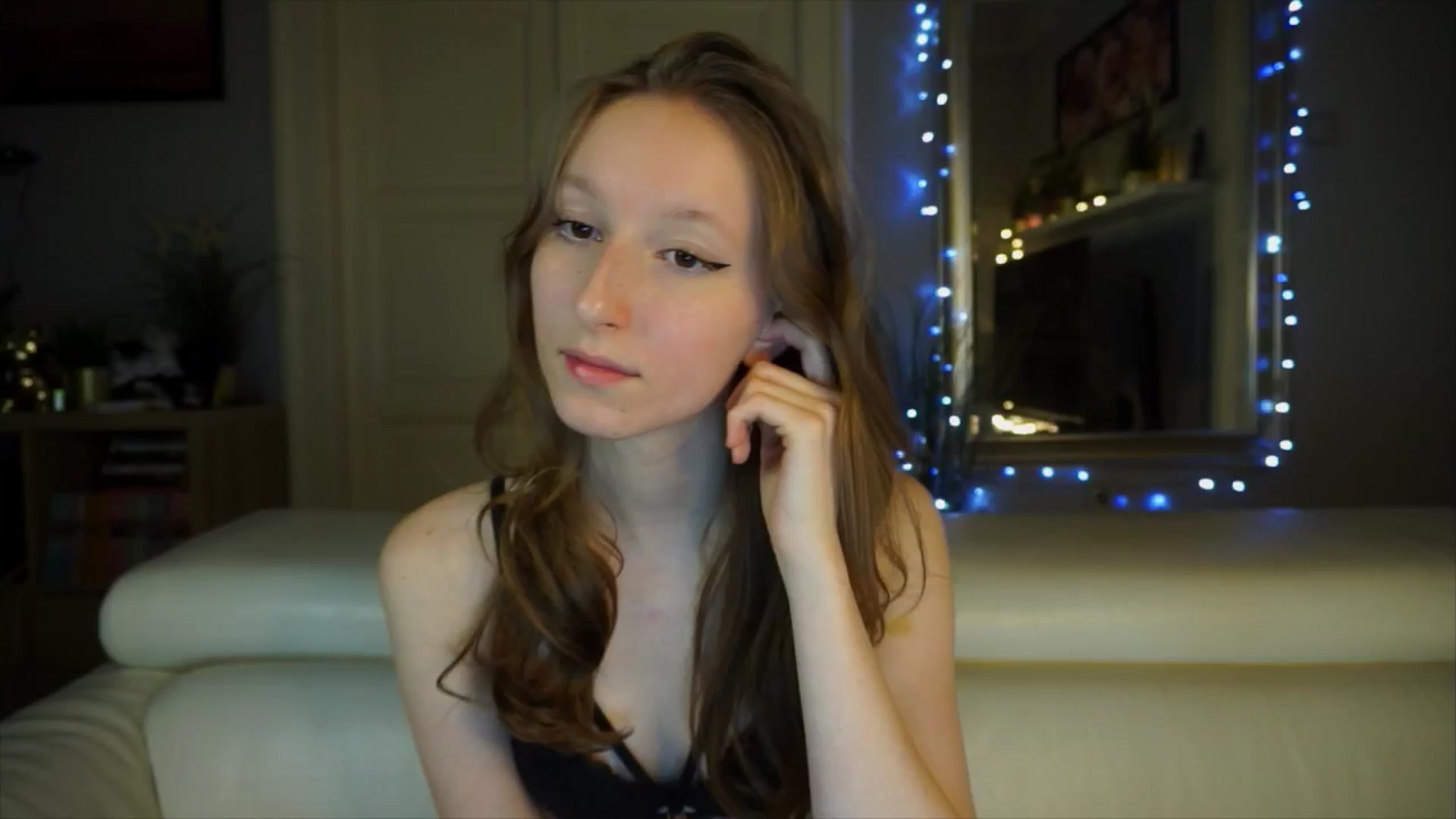 Gallery image thumbnail from Sw33t_g1rl's myfreecams stream on, 04/01/2026, 08:39 image 13 of 20