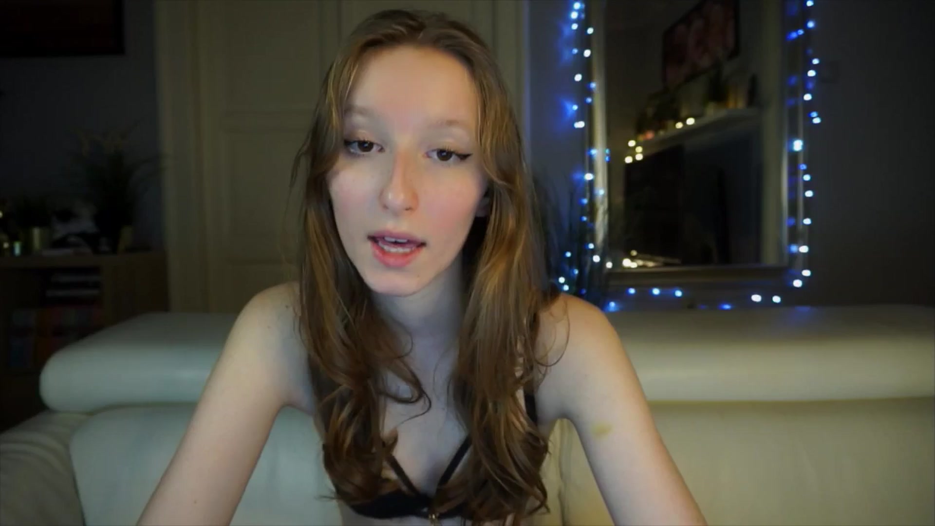 Gallery image thumbnail from Sw33t_g1rl's myfreecams stream on, 04/01/2026, 09:48 image 15 of 20