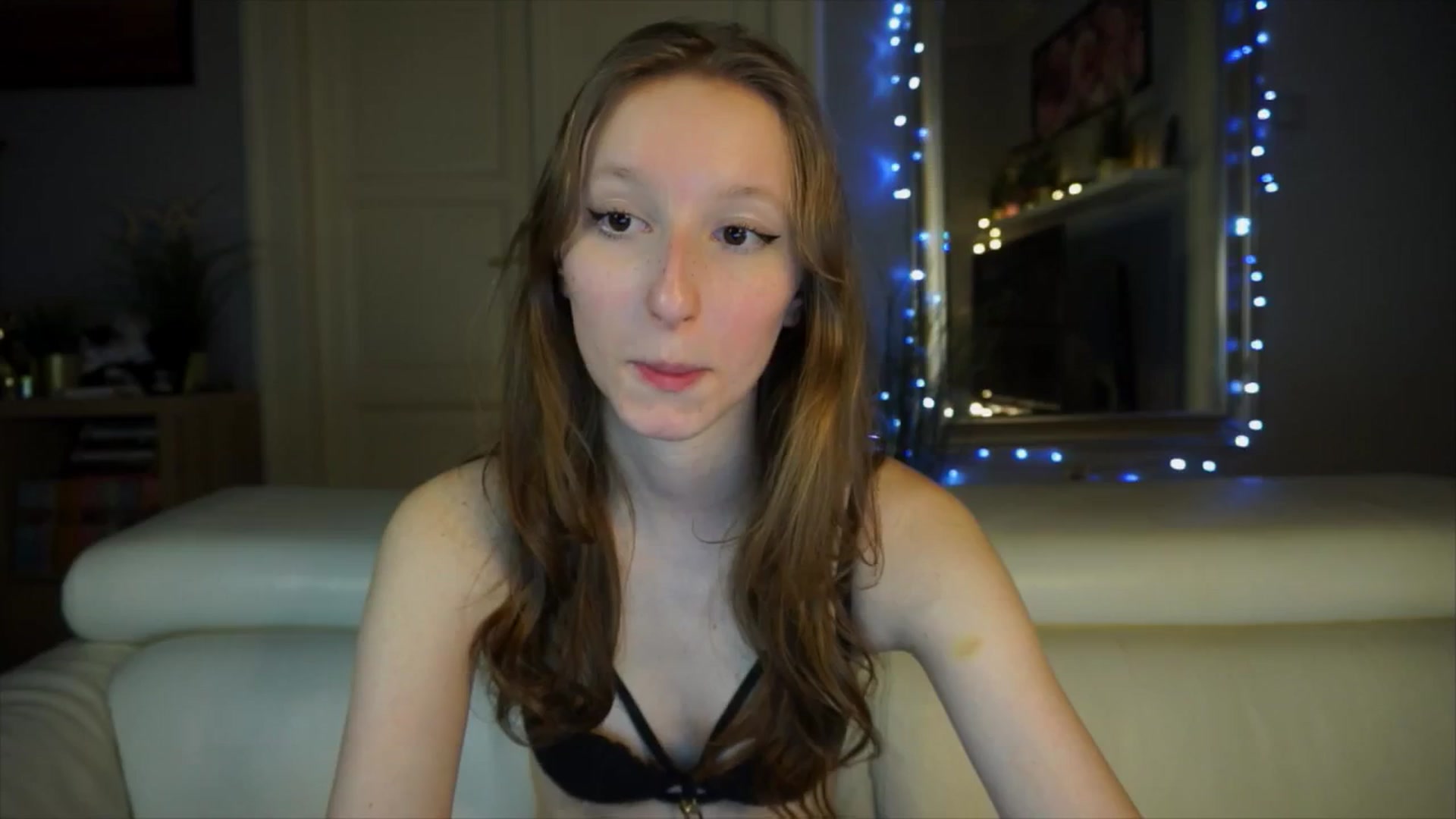 Gallery image thumbnail from Sw33t_g1rl's myfreecams stream on, 04/01/2026, 09:48 image 16 of 20