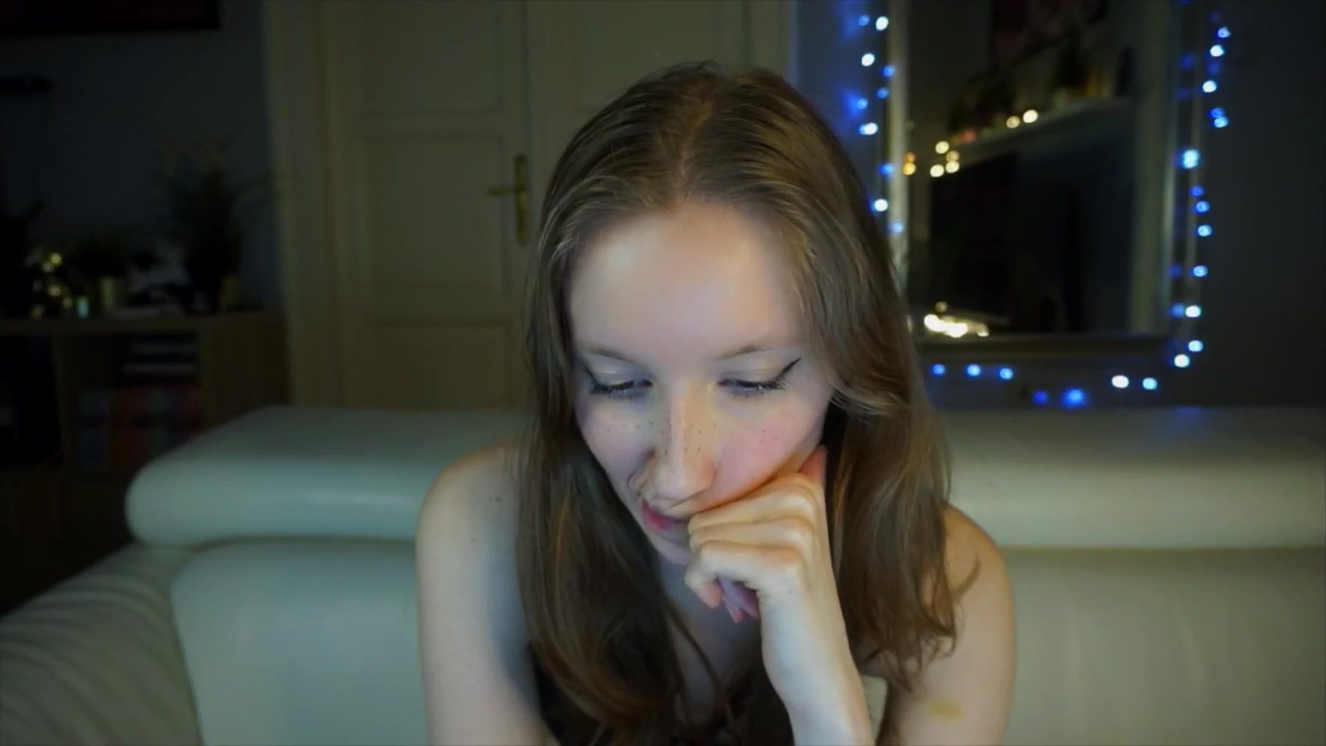 Gallery image thumbnail from Sw33t_g1rl's myfreecams stream on, 04/01/2026, 11:42 image 14 of 20