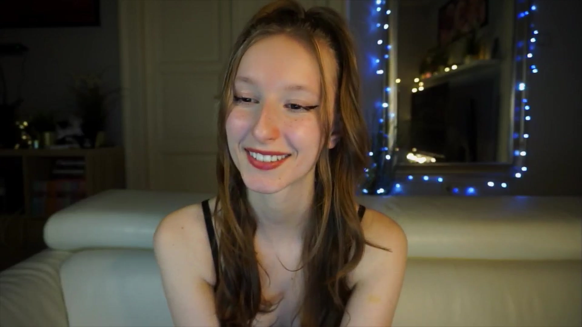 Gallery image thumbnail from Sw33t_g1rl's myfreecams stream on, 04/02/2026, 17:29 image 18 of 20