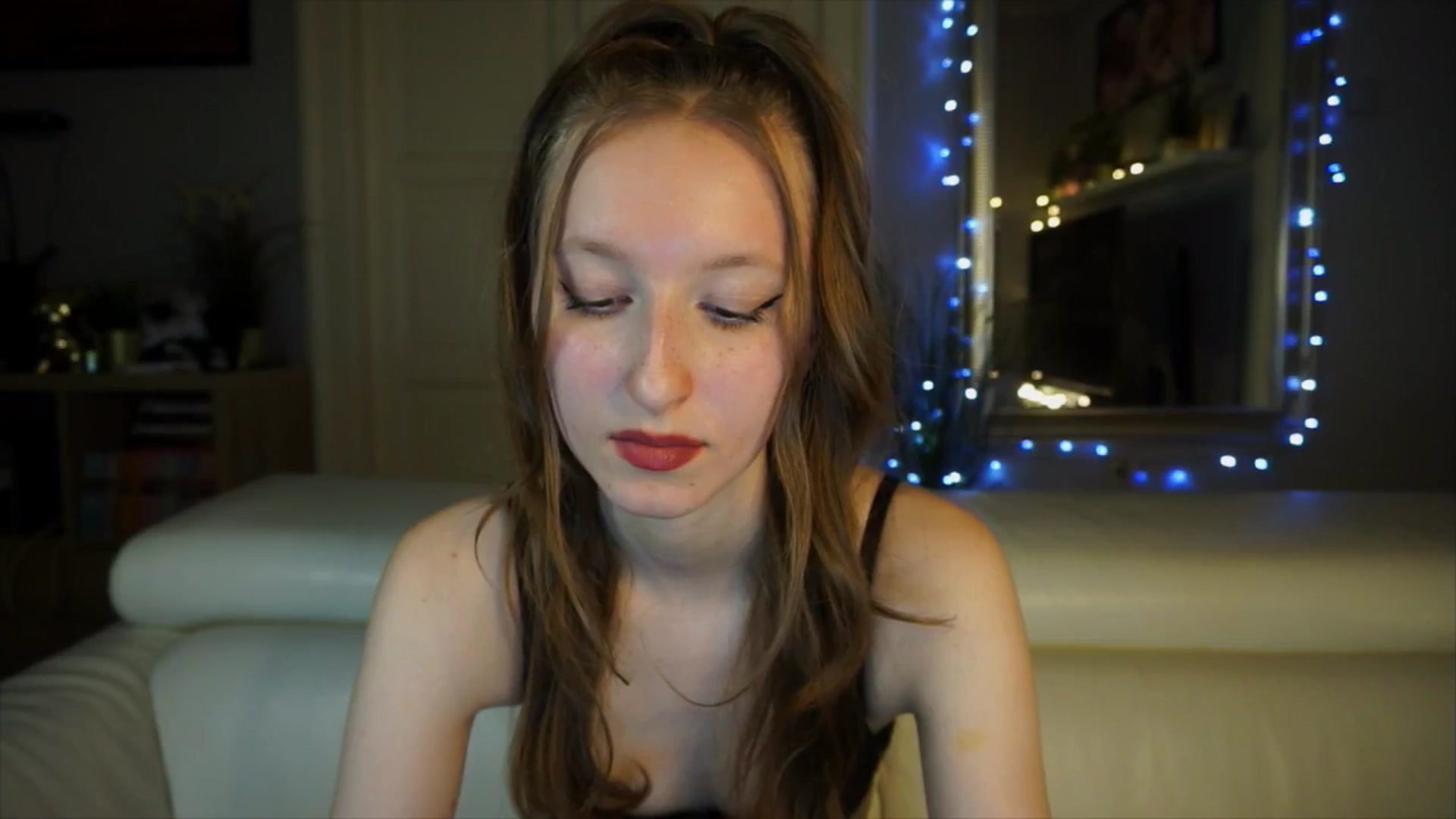 Gallery image thumbnail from Sw33t_g1rl's myfreecams stream on, 04/02/2026, 17:29 image 14 of 20