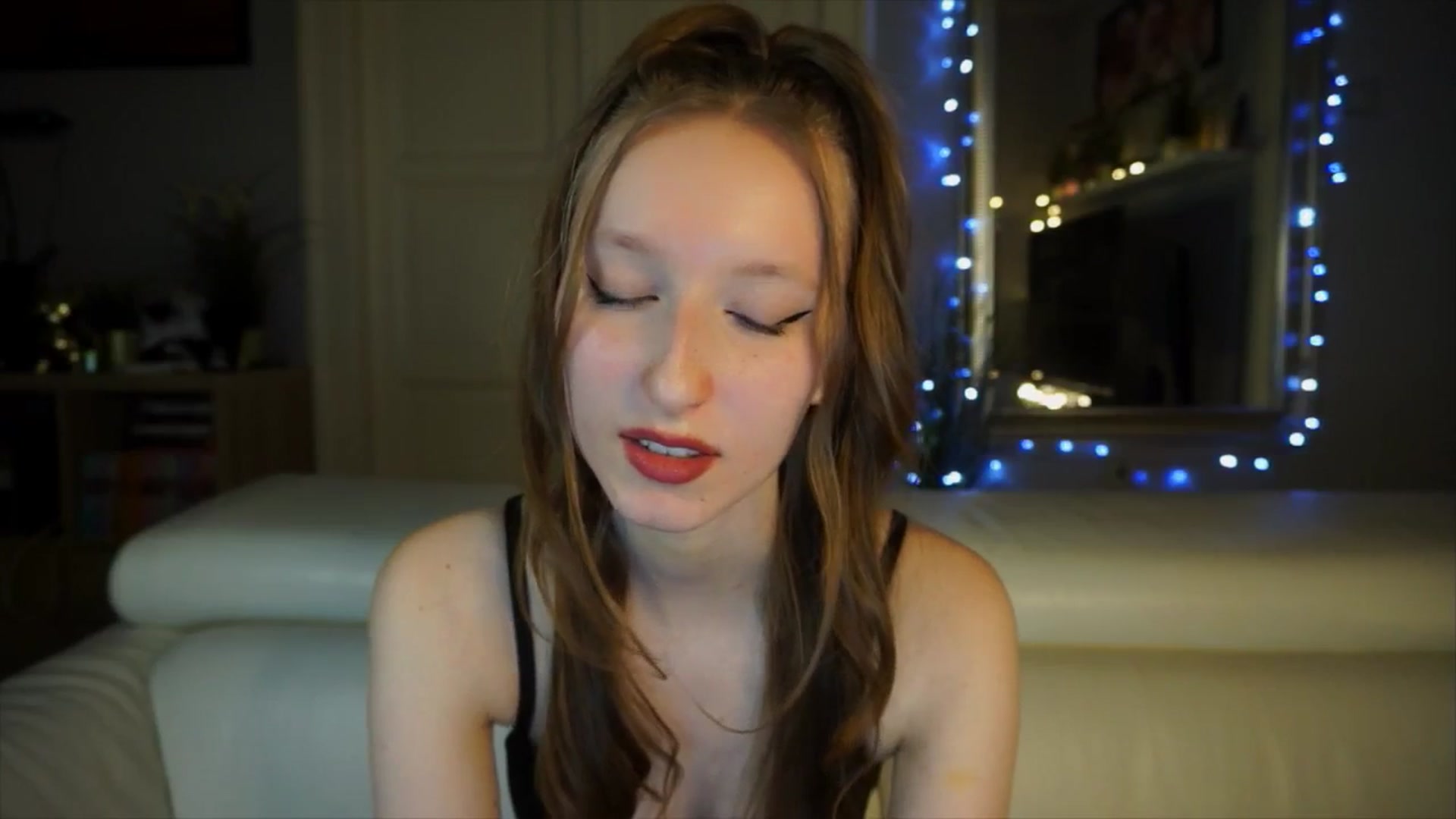 Gallery image thumbnail from Sw33t_g1rl's myfreecams stream on, 04/02/2026, 17:29 image 15 of 20