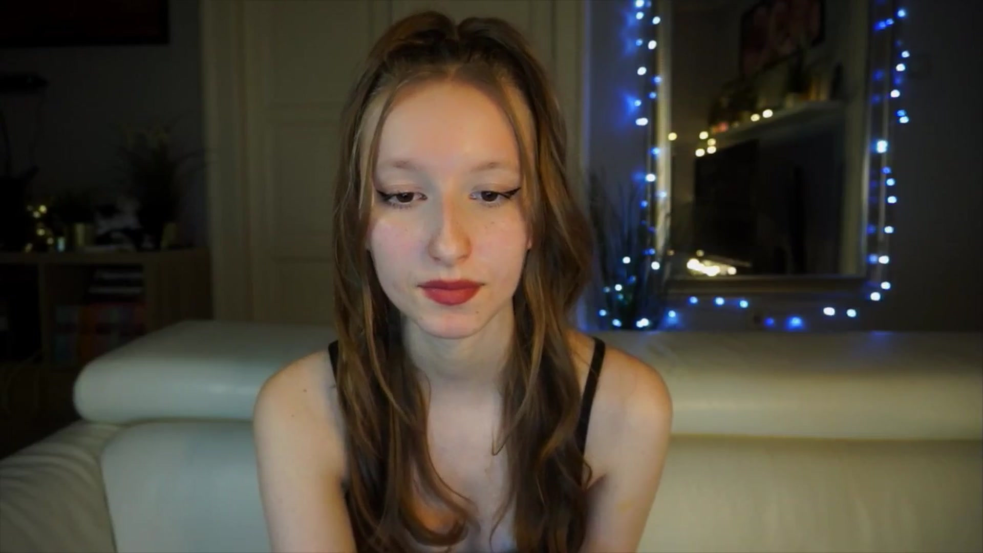 Gallery image thumbnail from Sw33t_g1rl's myfreecams stream on, 04/02/2026, 17:29 image 17 of 20