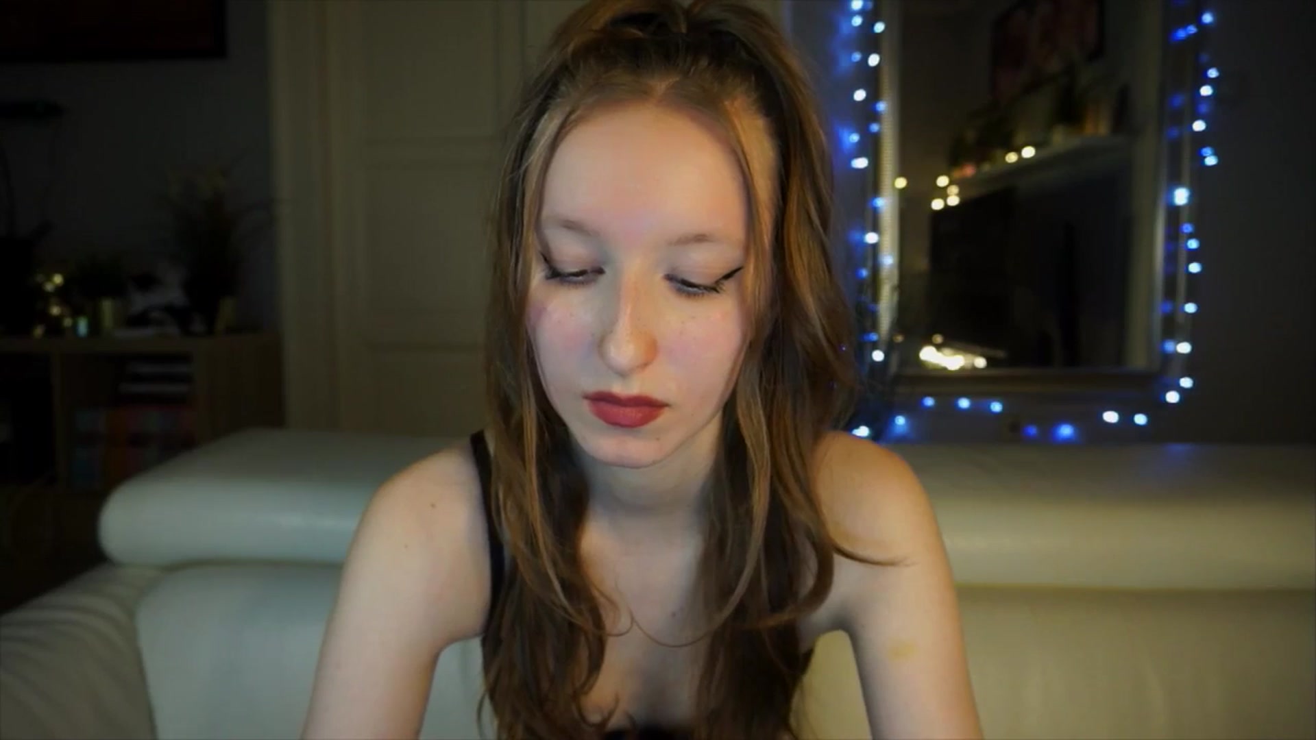 Gallery image thumbnail from Sw33t_g1rl's myfreecams stream on, 04/02/2026, 17:29 image 13 of 20