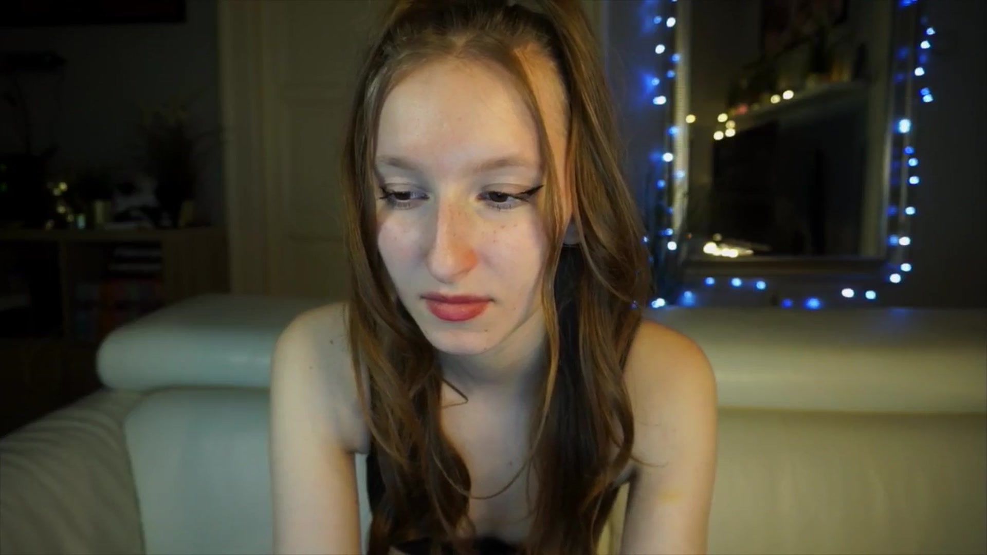 Gallery image thumbnail from Sw33t_g1rl's myfreecams stream on, 04/02/2026, 18:21 image 15 of 20