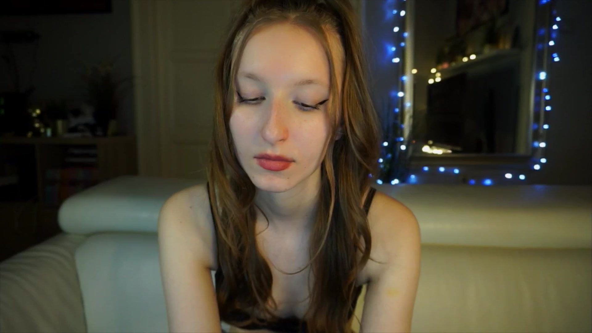 Gallery image thumbnail from Sw33t_g1rl's myfreecams stream on, 04/02/2026, 18:21 image 14 of 20