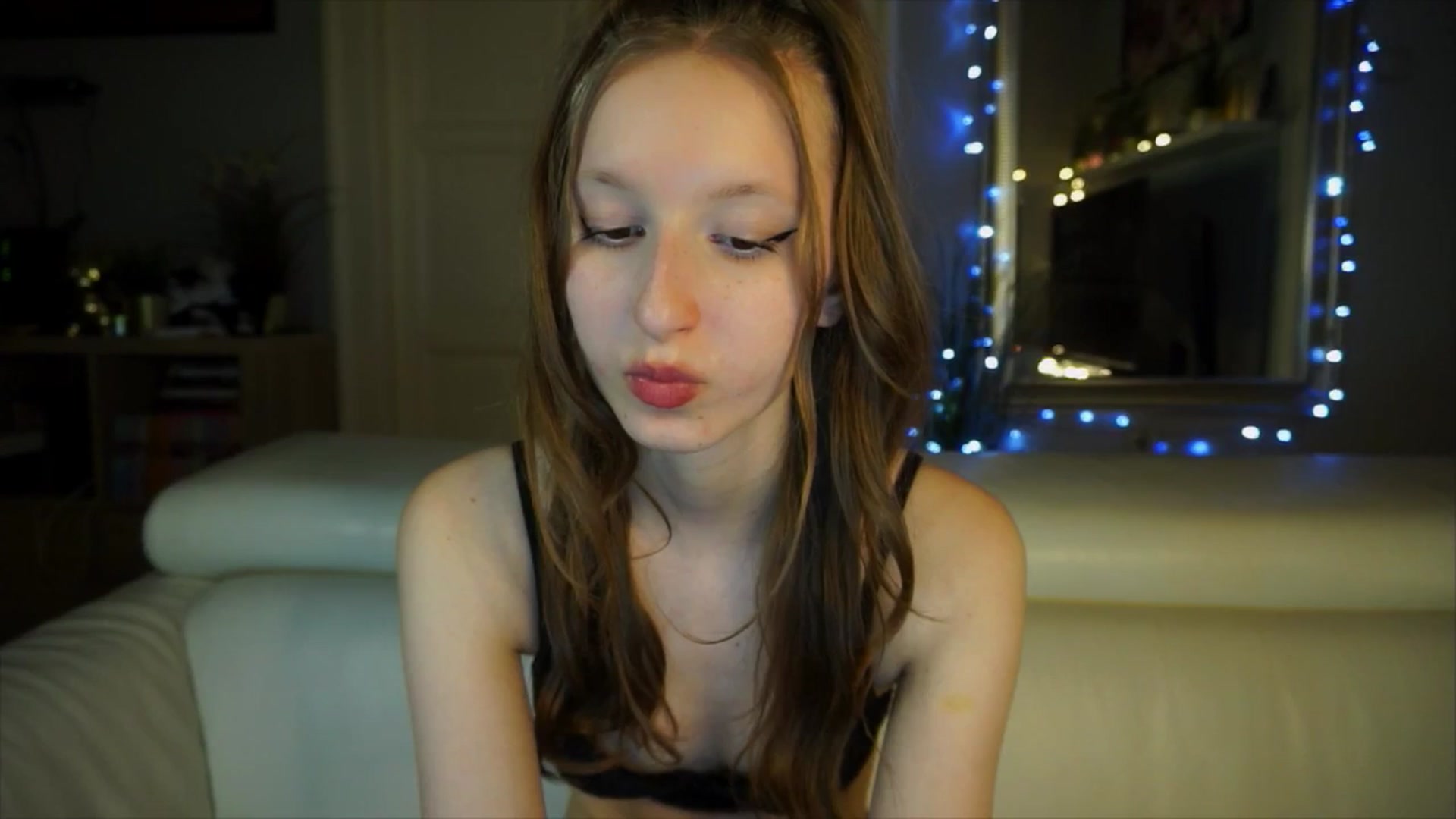 Gallery image thumbnail from Sw33t_g1rl's myfreecams stream on, 04/02/2026, 18:21 image 13 of 20