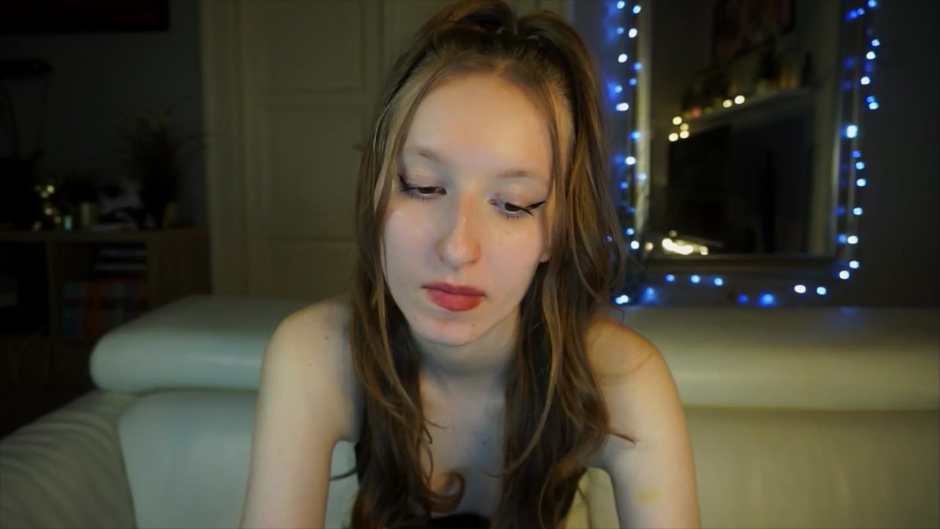 Gallery image thumbnail from Sw33t_g1rl's myfreecams stream on, 04/02/2026, 18:21 image 7 of 20