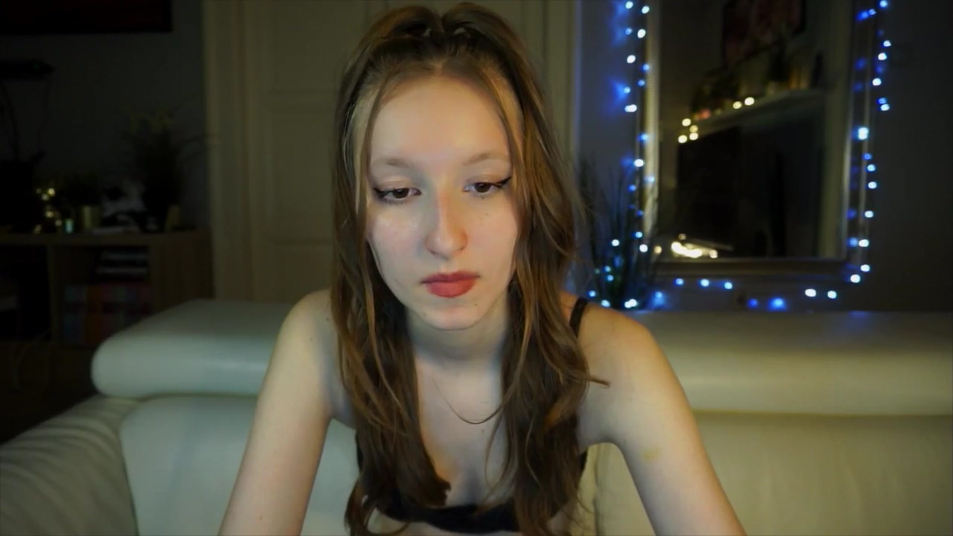 Gallery image thumbnail from Sw33t_g1rl's myfreecams stream on, 04/02/2026, 18:21 image 8 of 20