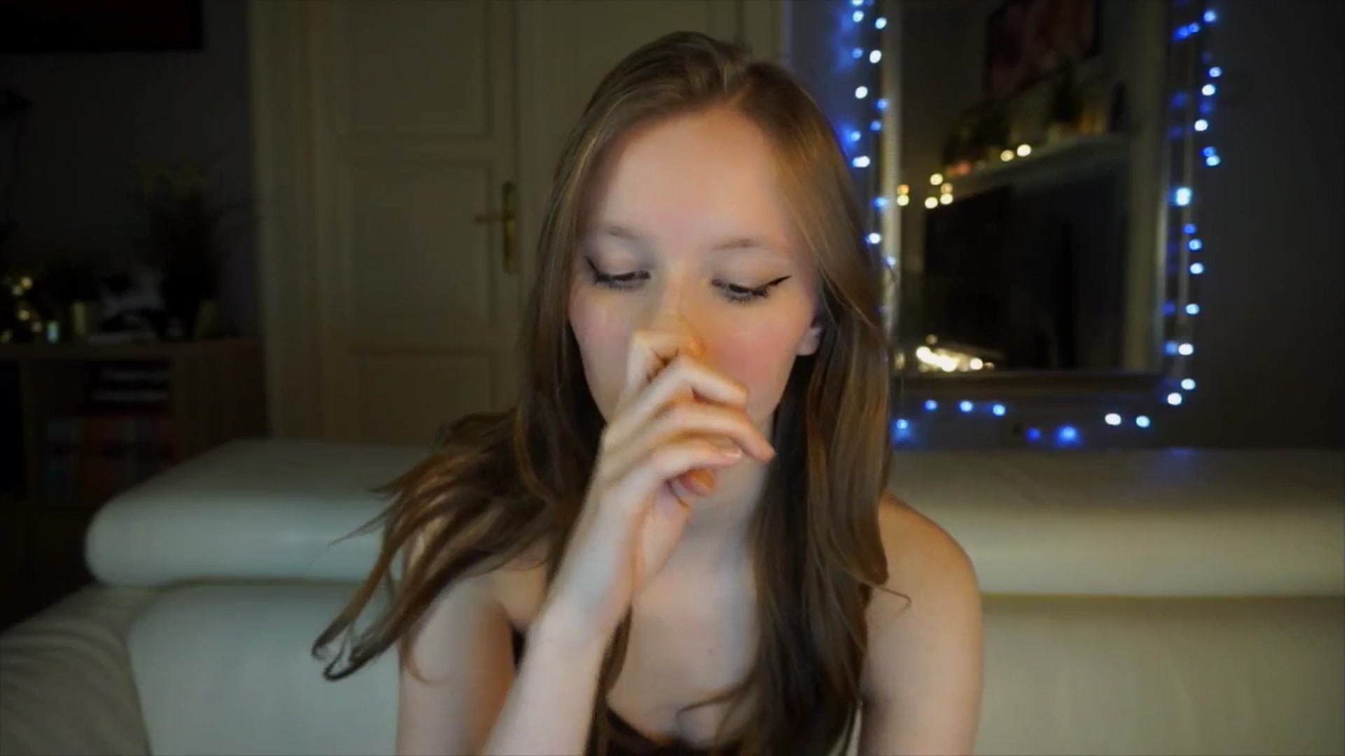 Gallery image thumbnail from Sw33t_g1rl's myfreecams stream on, 04/04/2026, 18:43 image 18 of 20