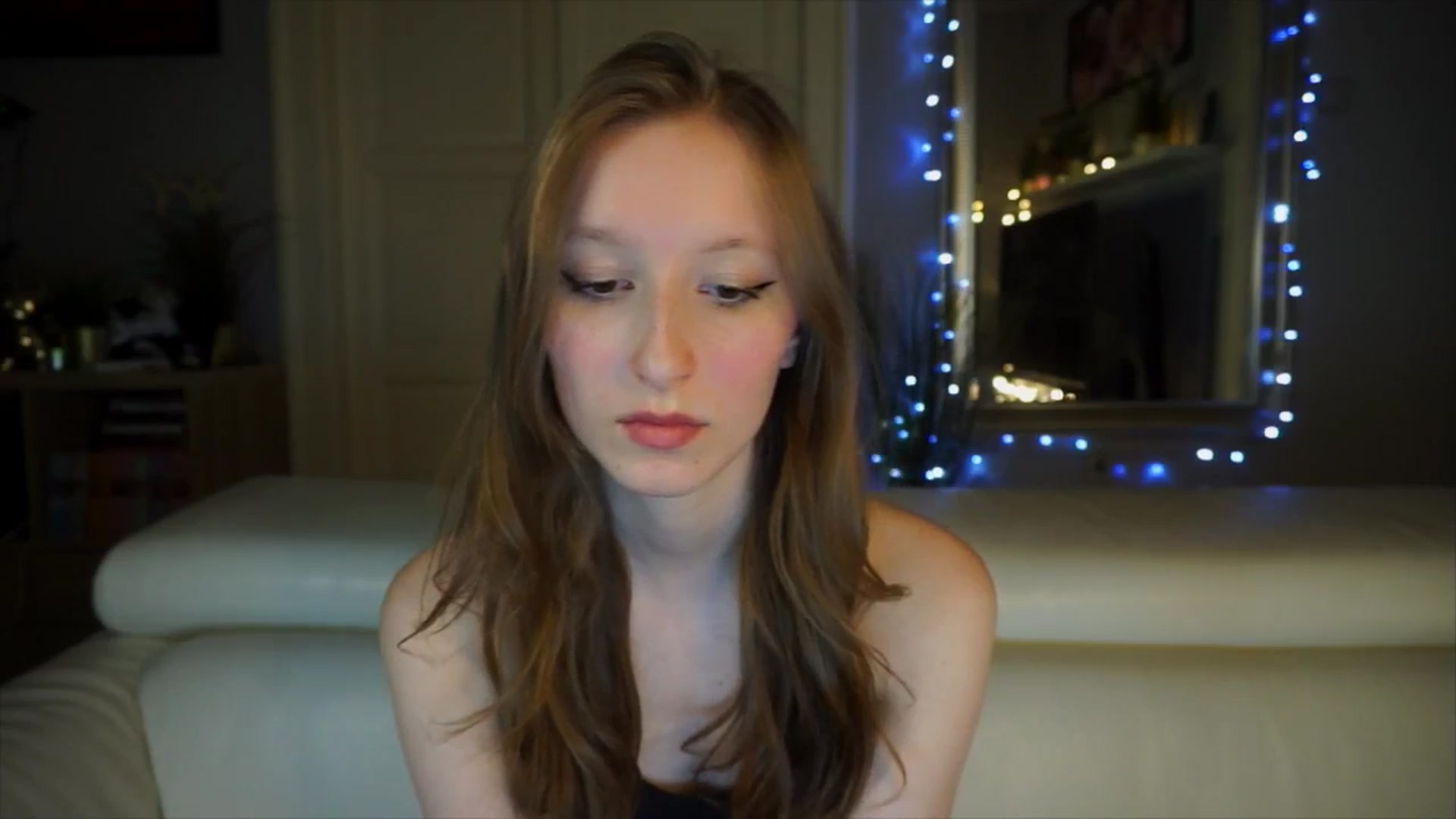 Gallery image thumbnail from Sw33t_g1rl's myfreecams stream on, 04/04/2026, 18:43 image 17 of 20
