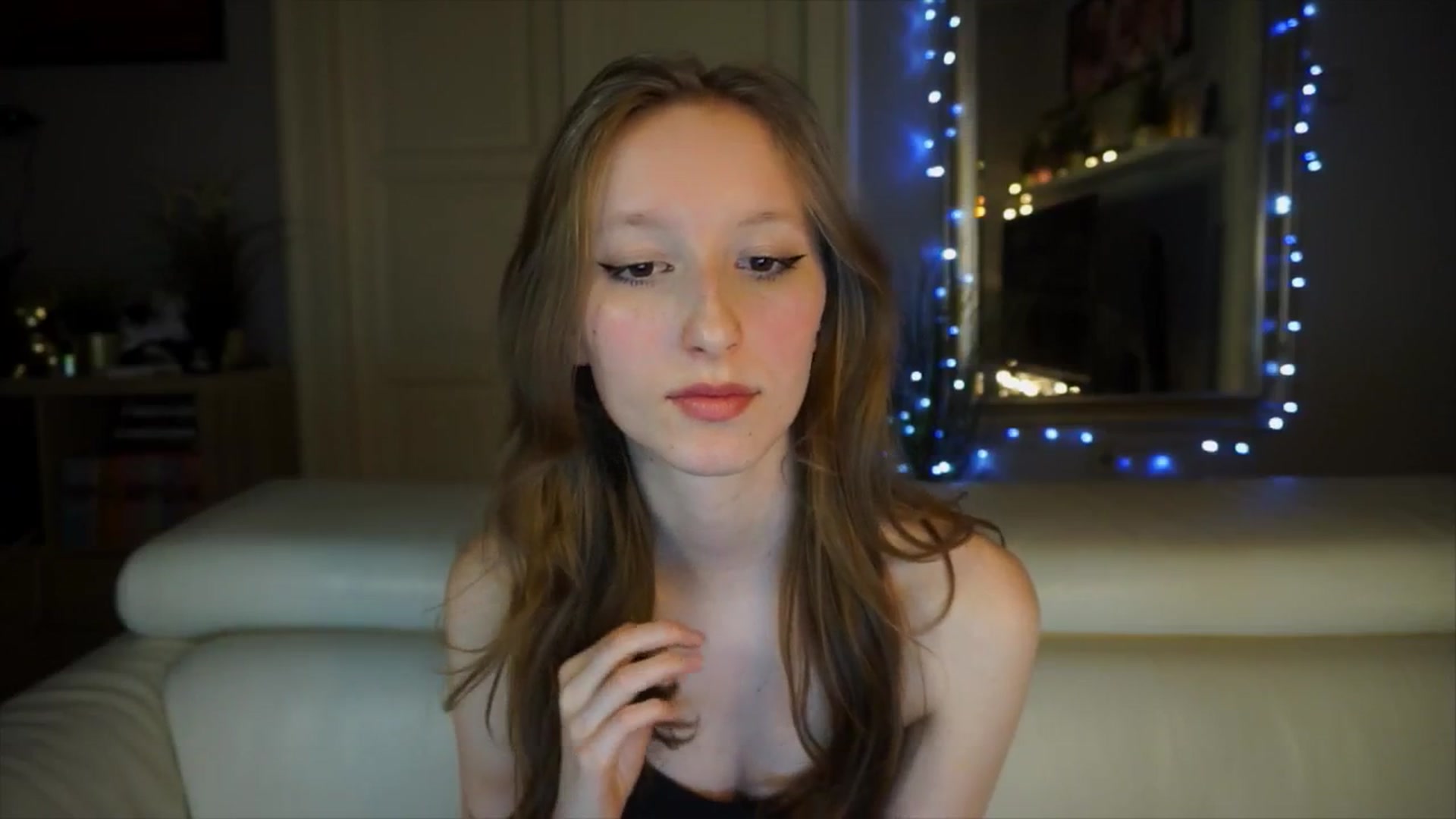 Gallery image thumbnail from Sw33t_g1rl's myfreecams stream on, 04/04/2026, 18:43 image 15 of 20