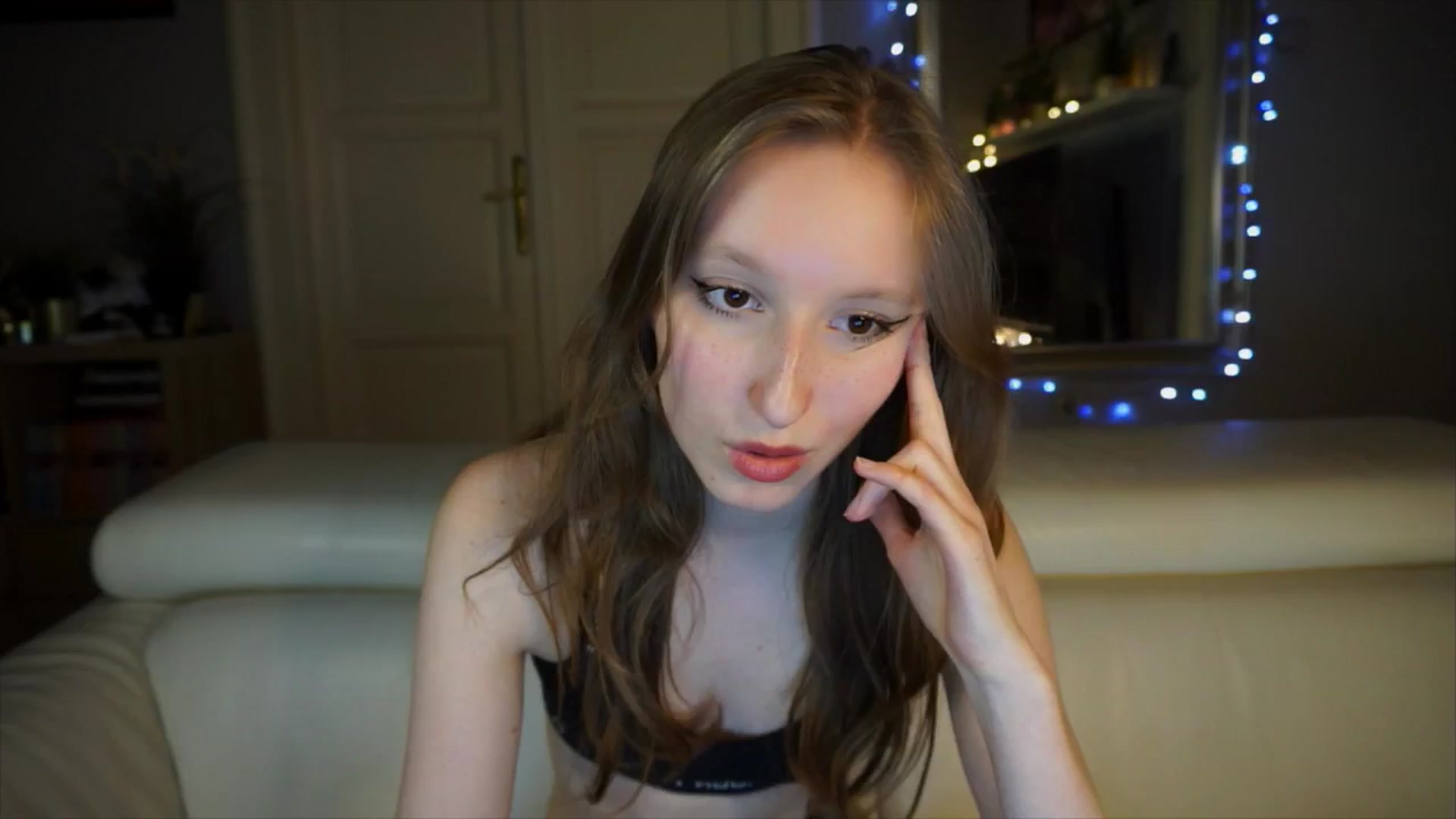 Gallery image thumbnail from Sw33t_g1rl's myfreecams stream on, 04/04/2026, 20:30 image 17 of 20