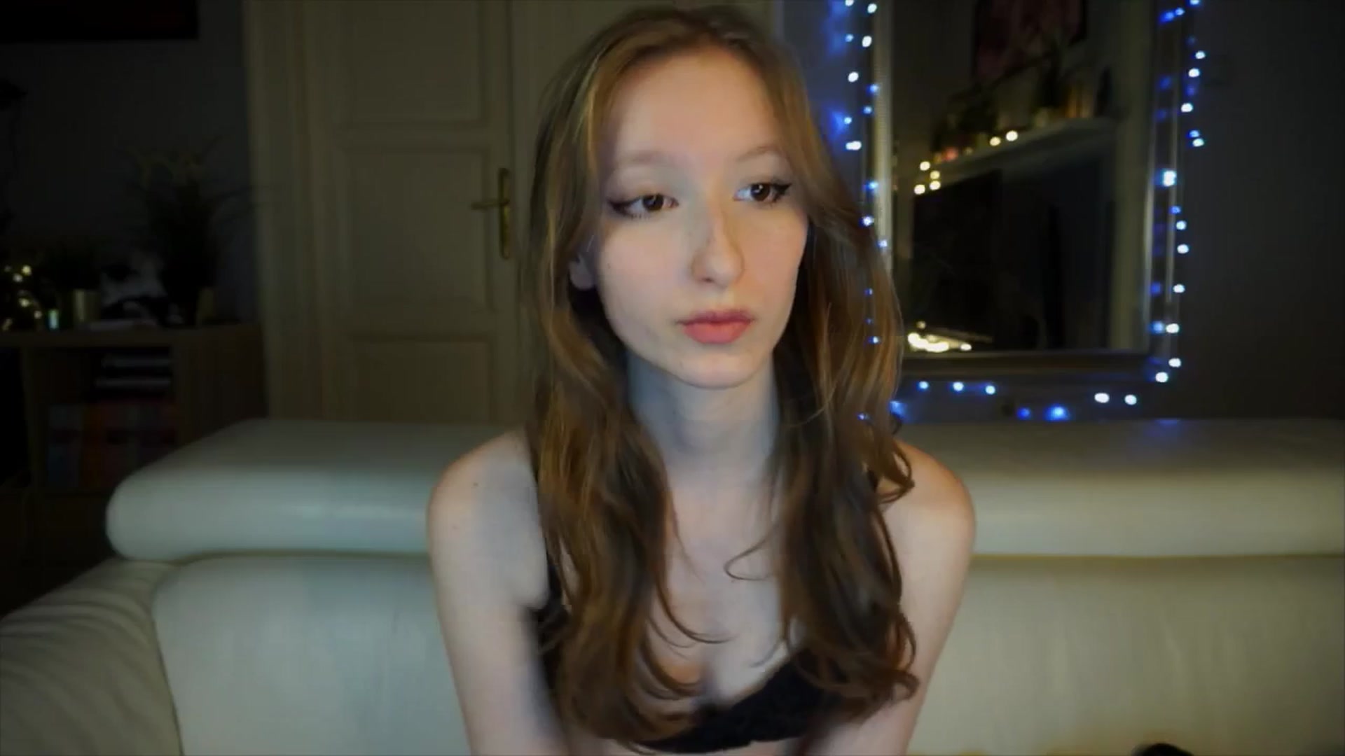 Gallery image thumbnail from Sw33t_g1rl's myfreecams stream on, 04/05/2026, 18:38 image 7 of 20