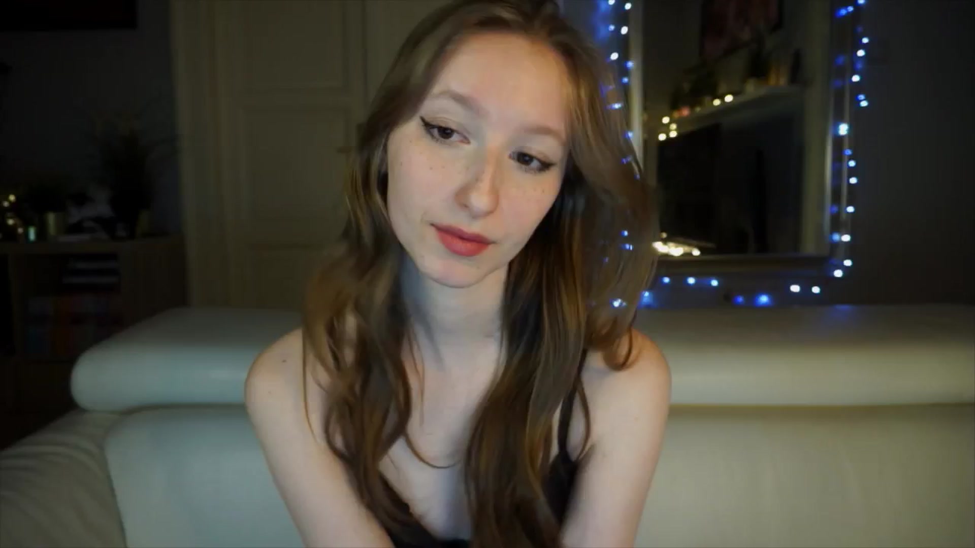 Gallery image thumbnail from Sw33t_g1rl's myfreecams stream on, 04/05/2026, 18:38 image 3 of 20