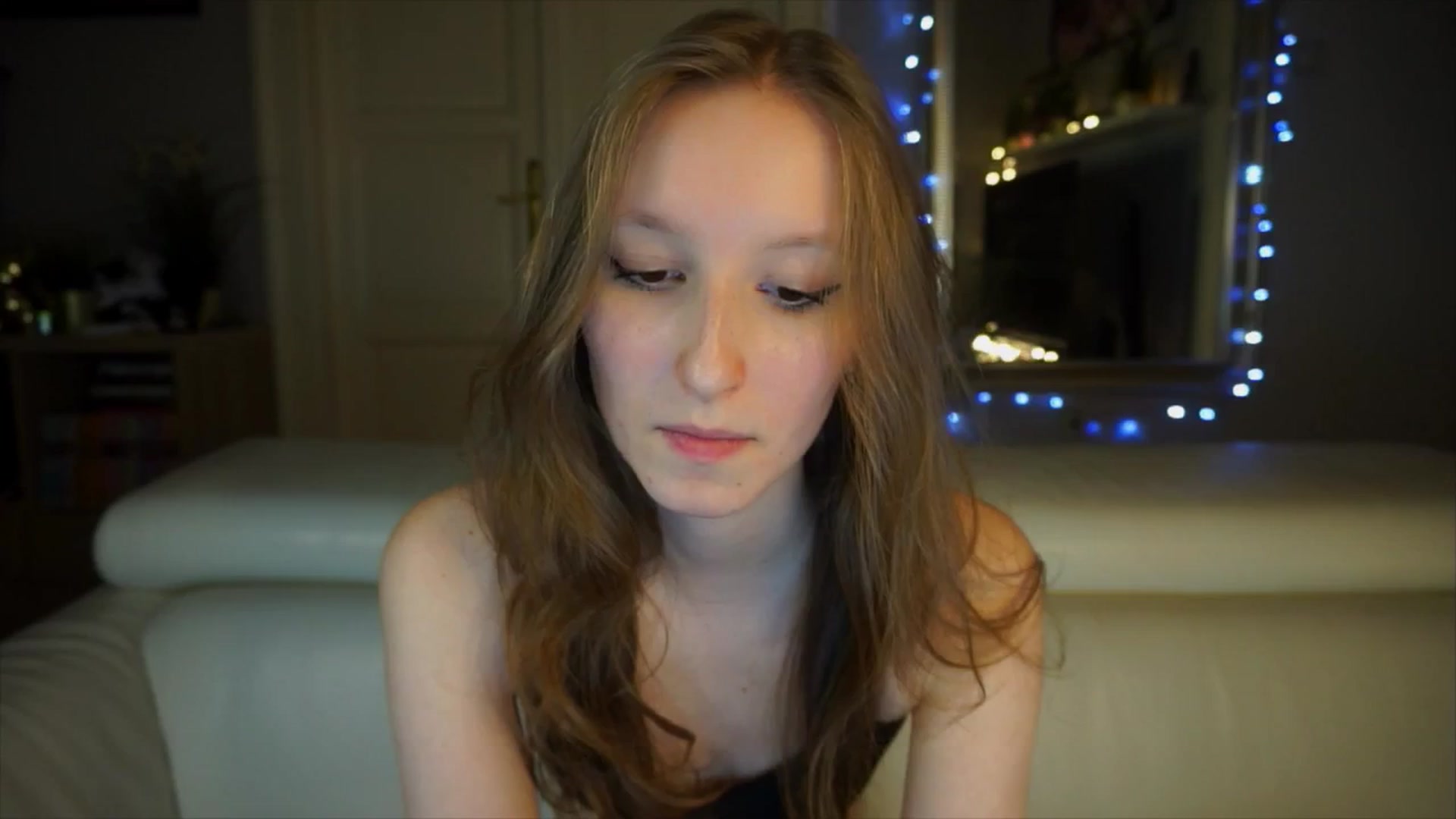 Gallery image thumbnail from Sw33t_g1rl's myfreecams stream on, 04/06/2026, 18:12 image 3 of 20