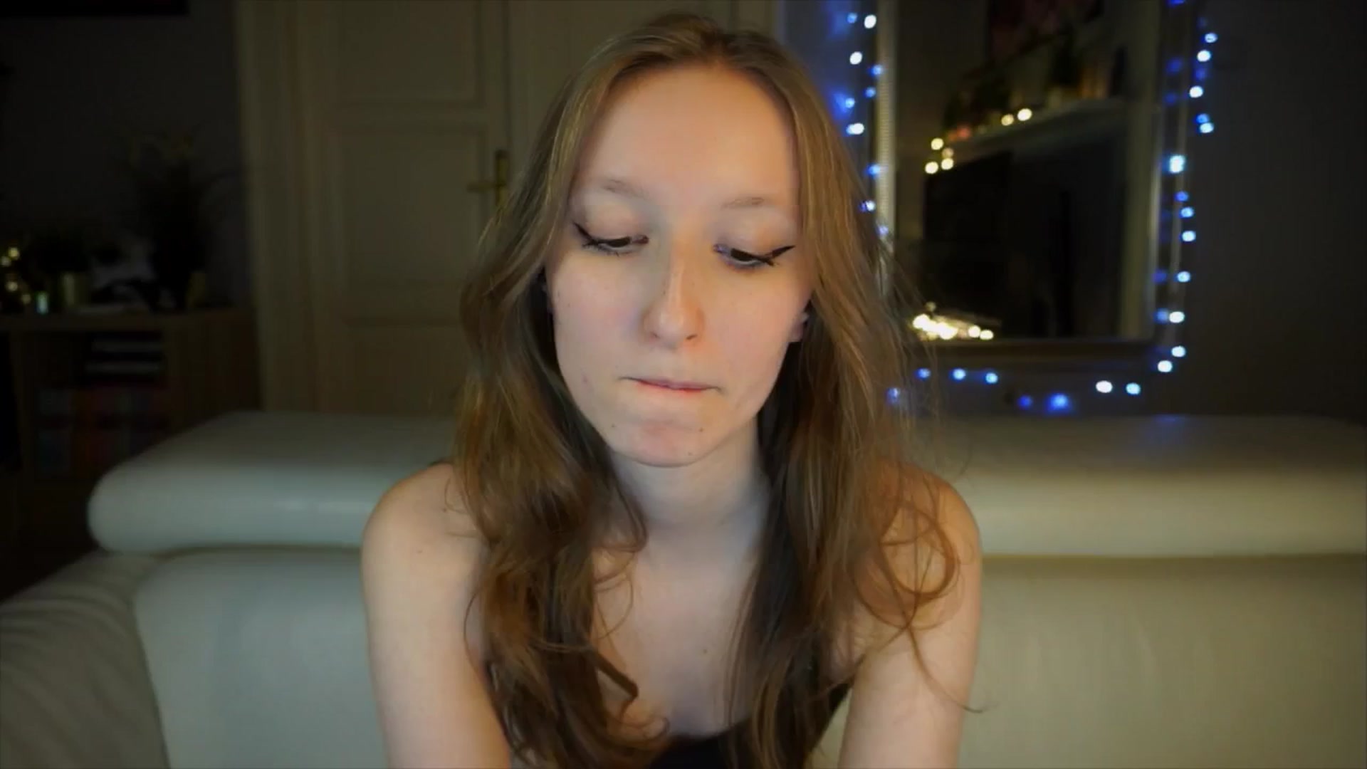 Gallery image thumbnail from Sw33t_g1rl's myfreecams stream on, 04/06/2026, 18:12 image 4 of 20