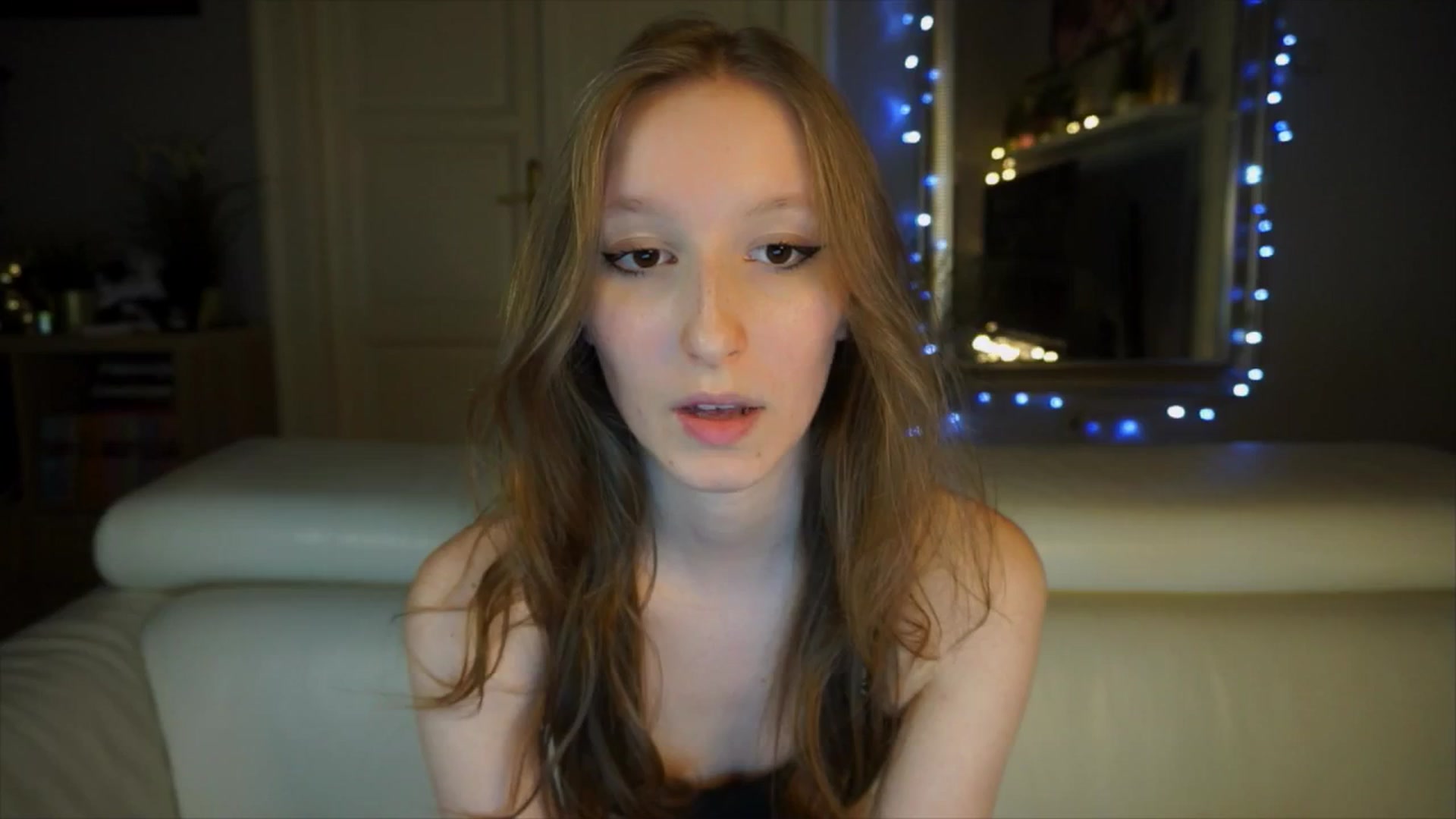 Gallery image thumbnail from Sw33t_g1rl's myfreecams stream on, 04/06/2026, 18:12 image 5 of 20