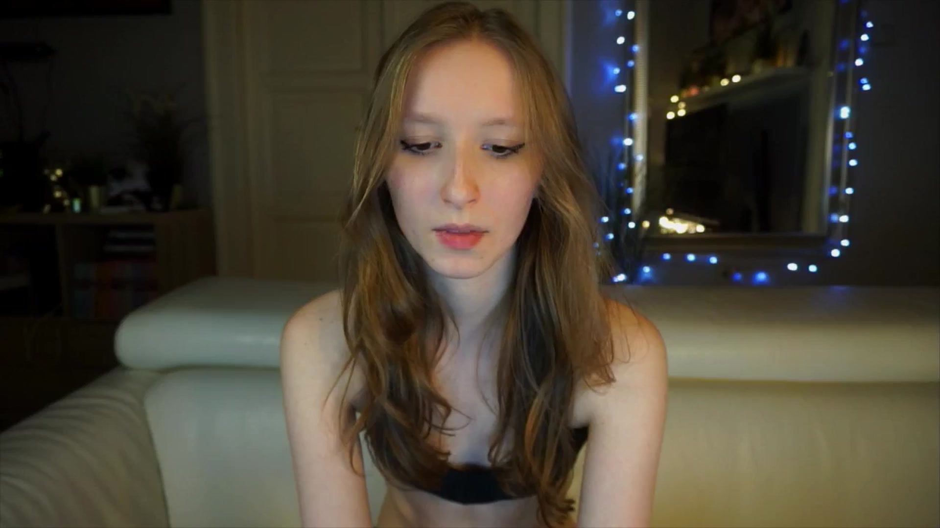 Gallery image thumbnail from Sw33t_g1rl's myfreecams stream on, 04/06/2026, 18:12 image 11 of 20