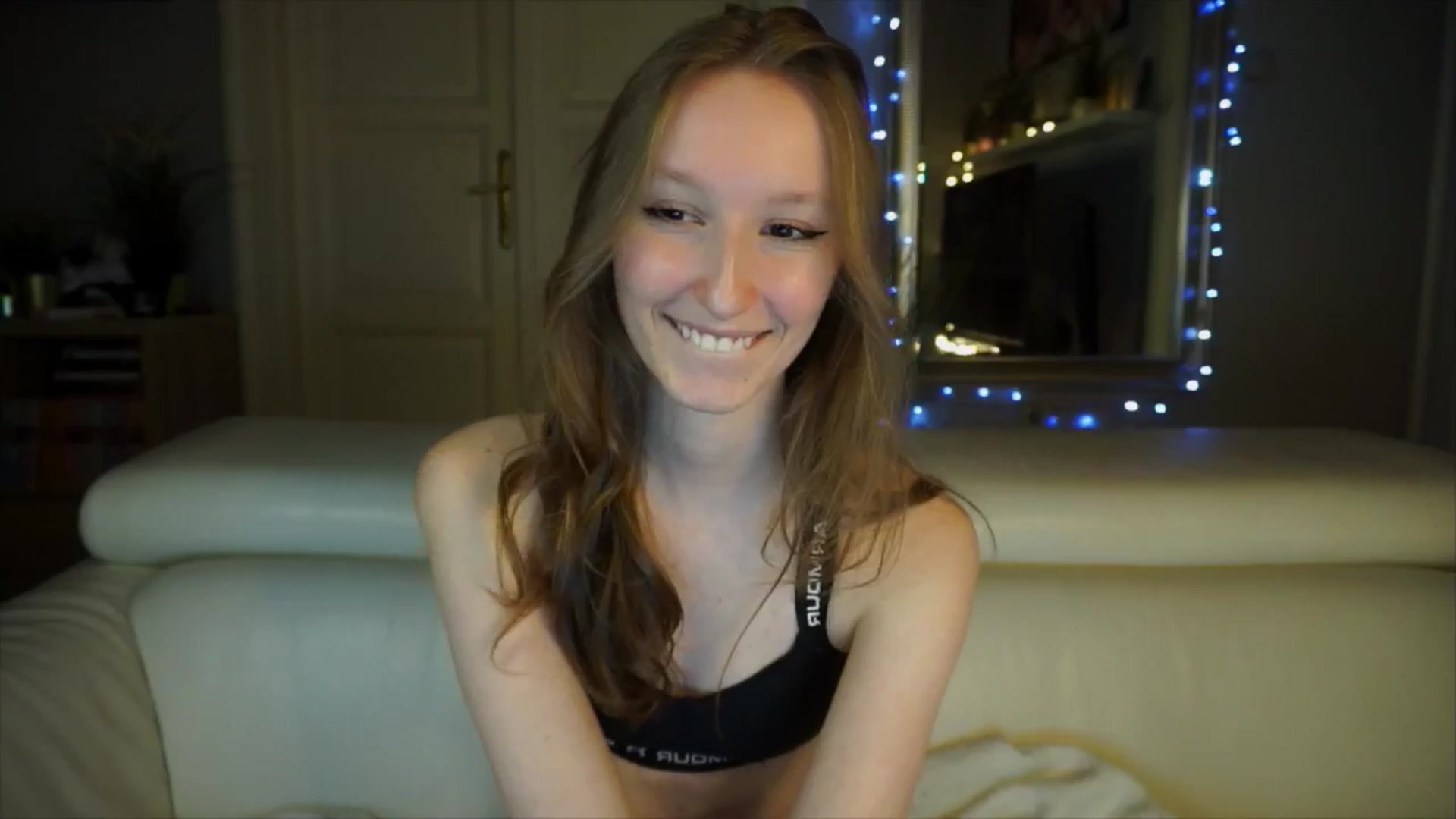Gallery image thumbnail from Sw33t_g1rl's myfreecams stream on, 04/06/2026, 19:11 image 15 of 20