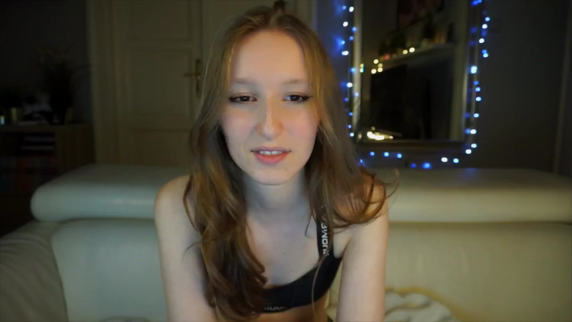 Gallery image thumbnail from Sw33t_g1rl's myfreecams stream on, 04/06/2026, 19:11 image 20 of 20