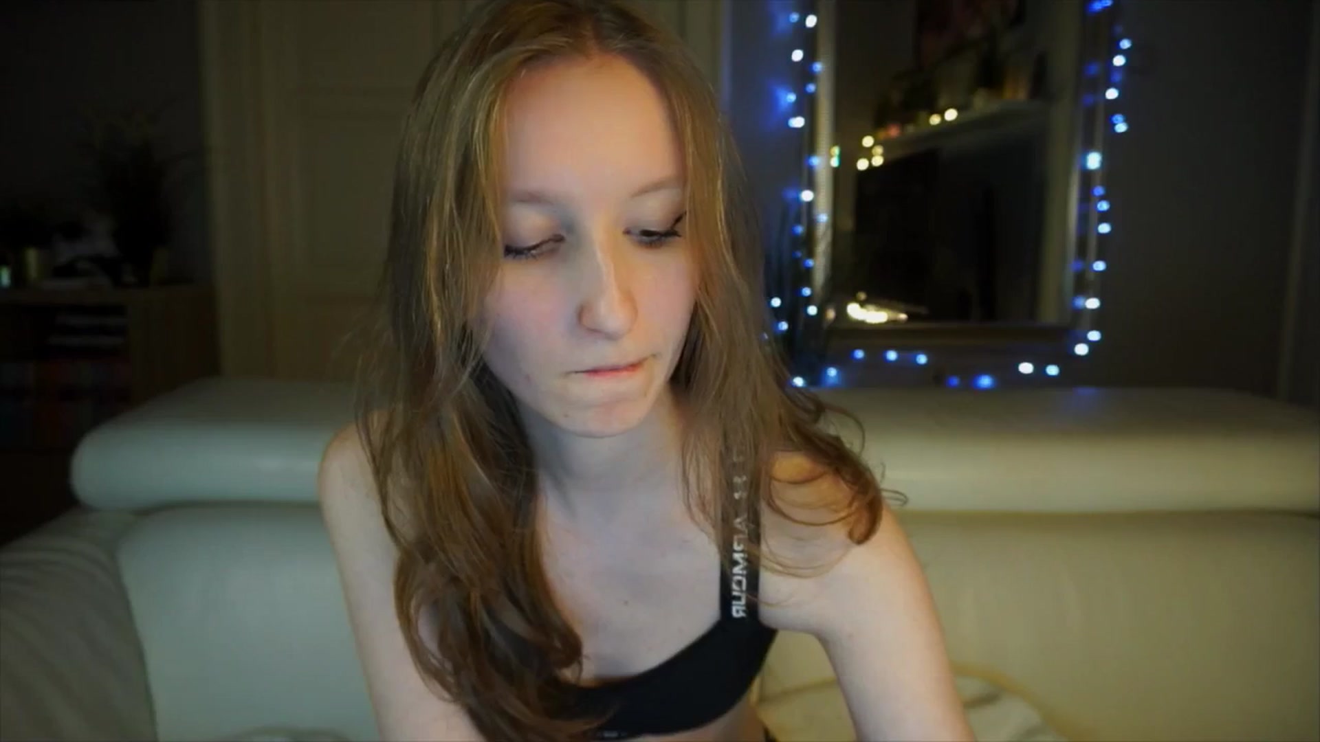Gallery image thumbnail from Sw33t_g1rl's myfreecams stream on, 04/06/2026, 19:11 image 5 of 20