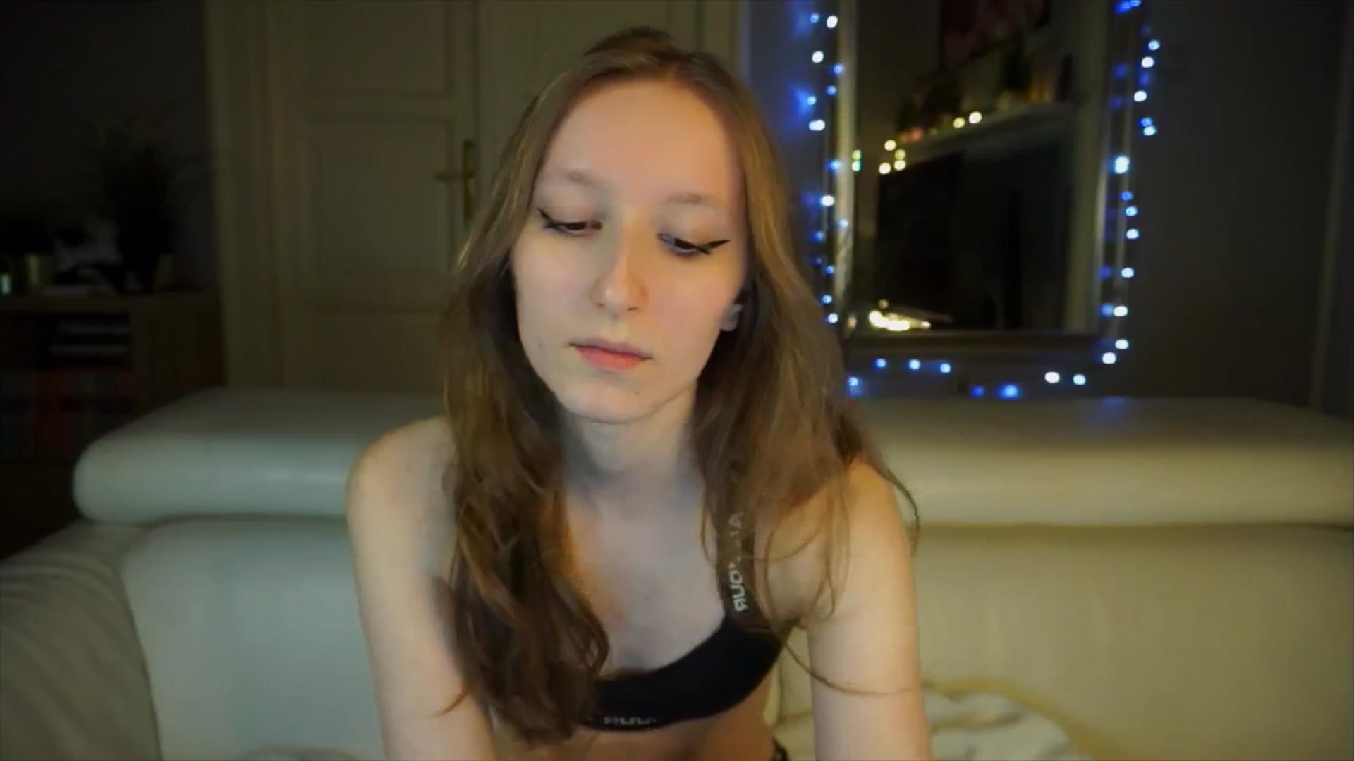 Gallery image thumbnail from Sw33t_g1rl's myfreecams stream on, 04/06/2026, 19:11 image 12 of 20
