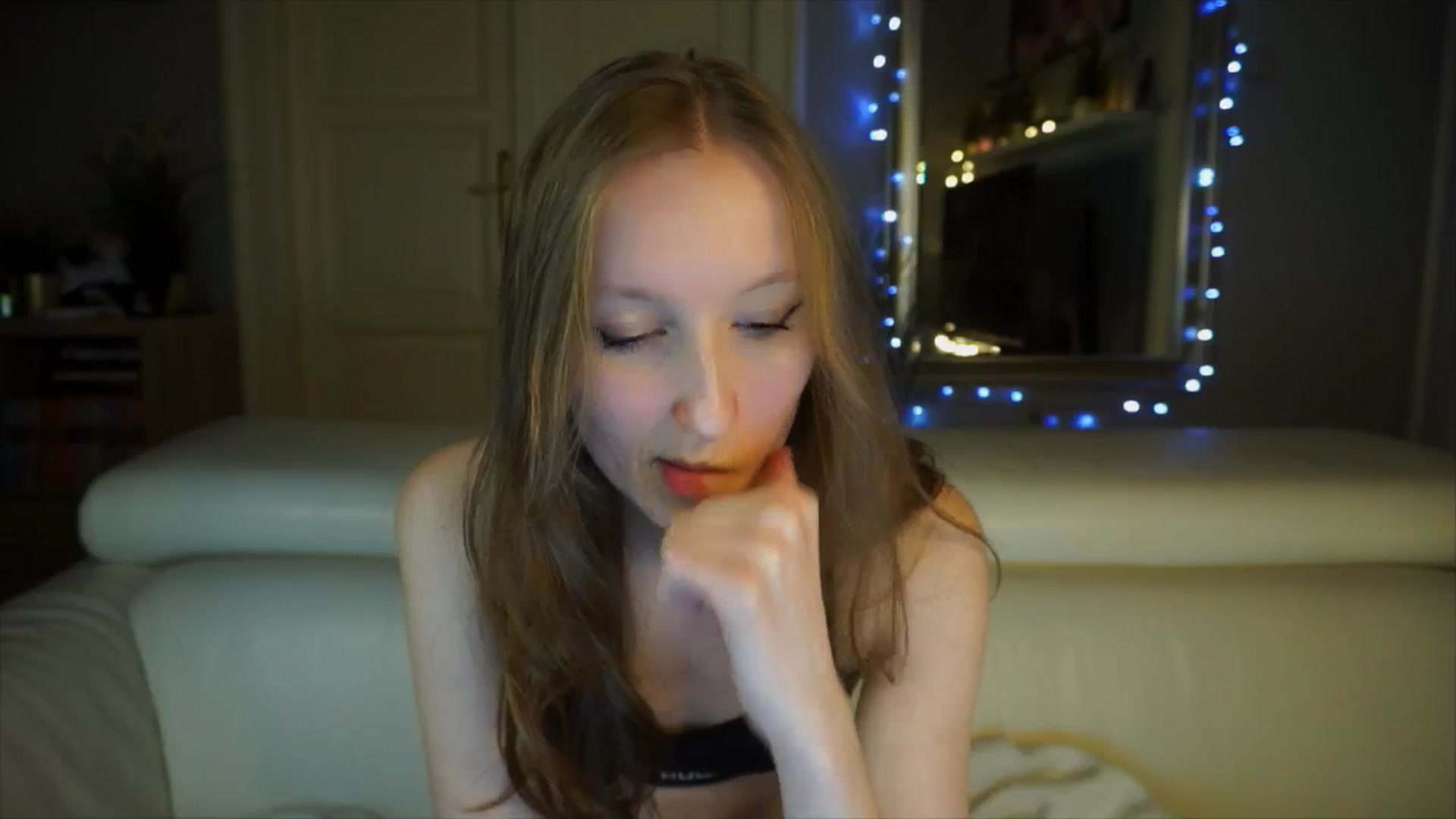 Gallery image thumbnail from Sw33t_g1rl's myfreecams stream on, 04/06/2026, 19:11 image 13 of 20