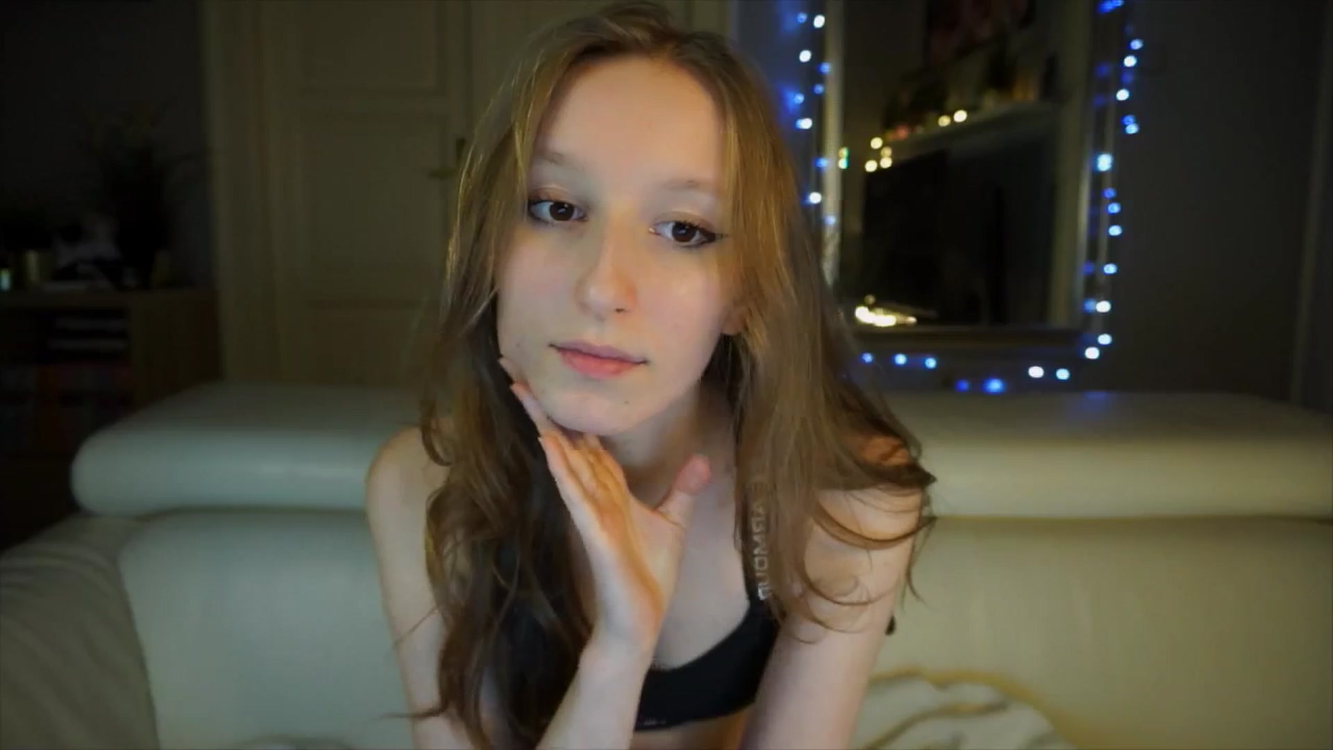 Gallery image thumbnail from Sw33t_g1rl's myfreecams stream on, 04/06/2026, 19:11 image 7 of 20