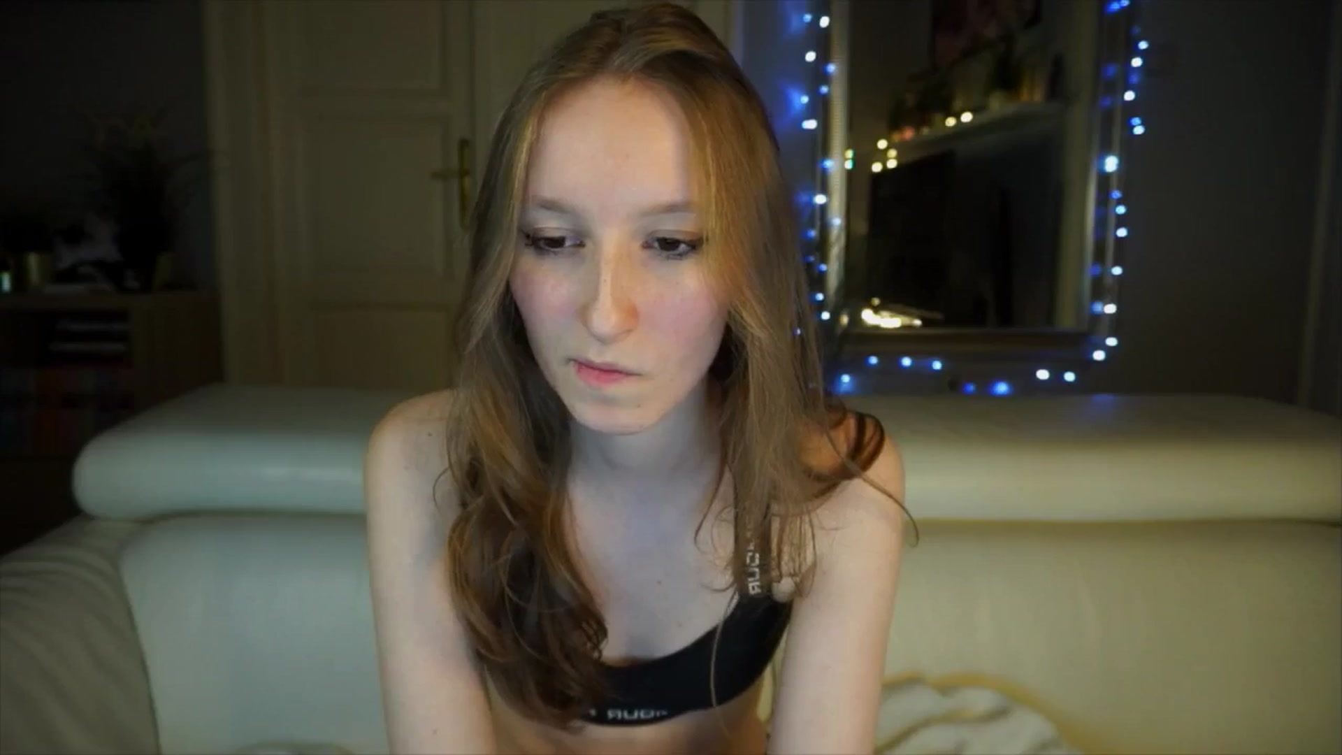 Gallery image thumbnail from Sw33t_g1rl's myfreecams stream on, 04/06/2026, 19:11 image 17 of 20